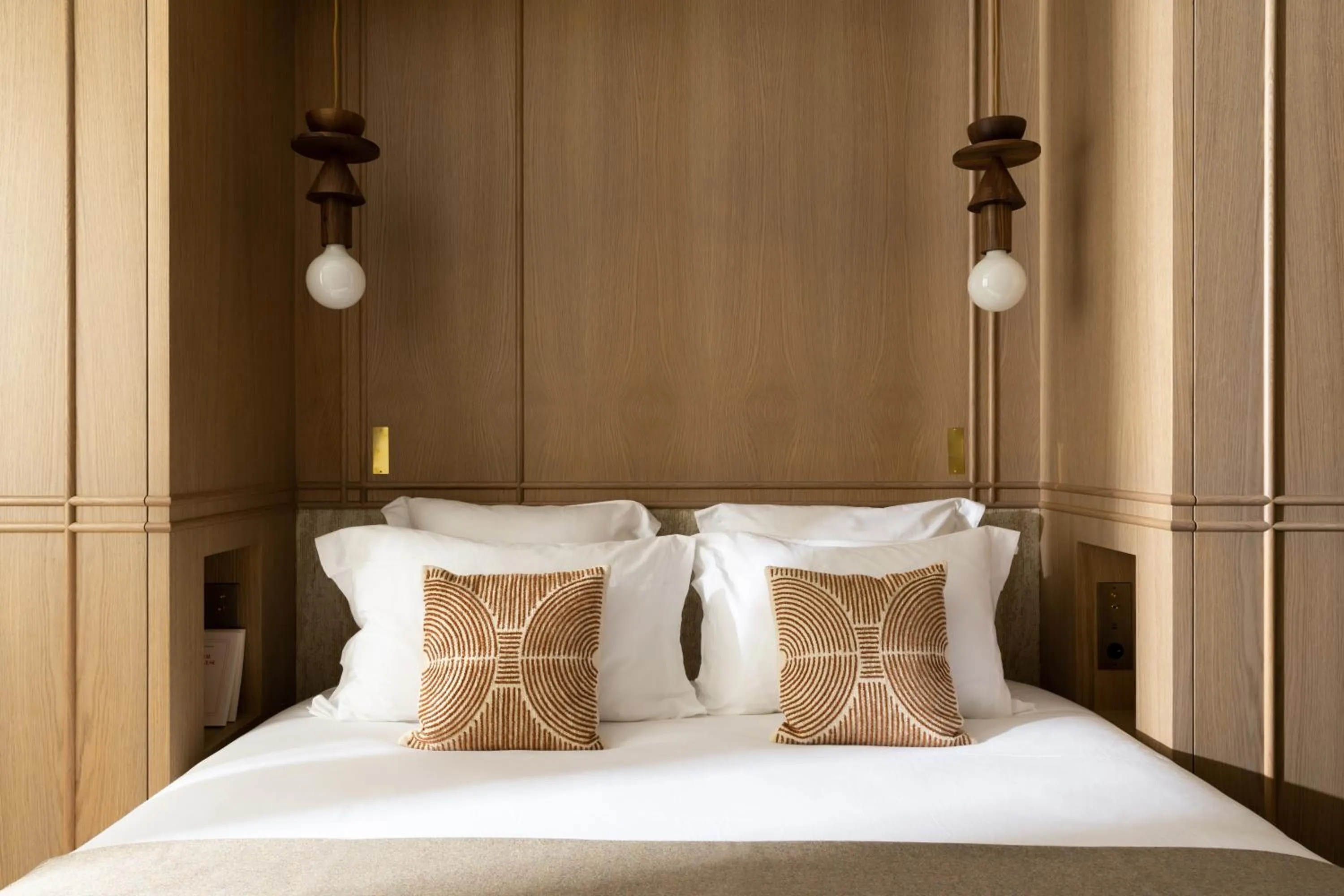 Bed in HIGHSTAY - Luxury Serviced Apartments - Bourse