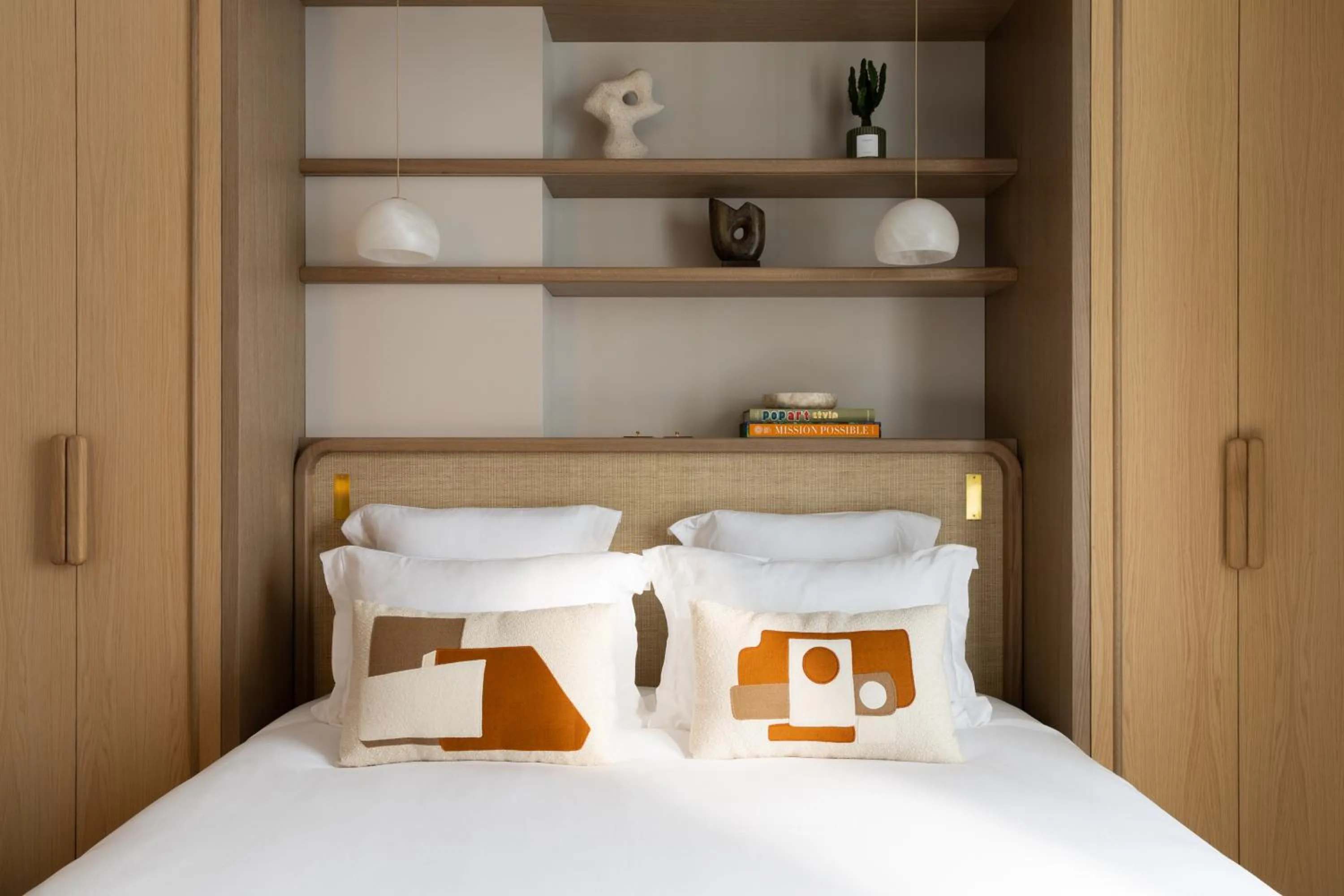 Bed in HIGHSTAY - Luxury Serviced Apartments - Bourse