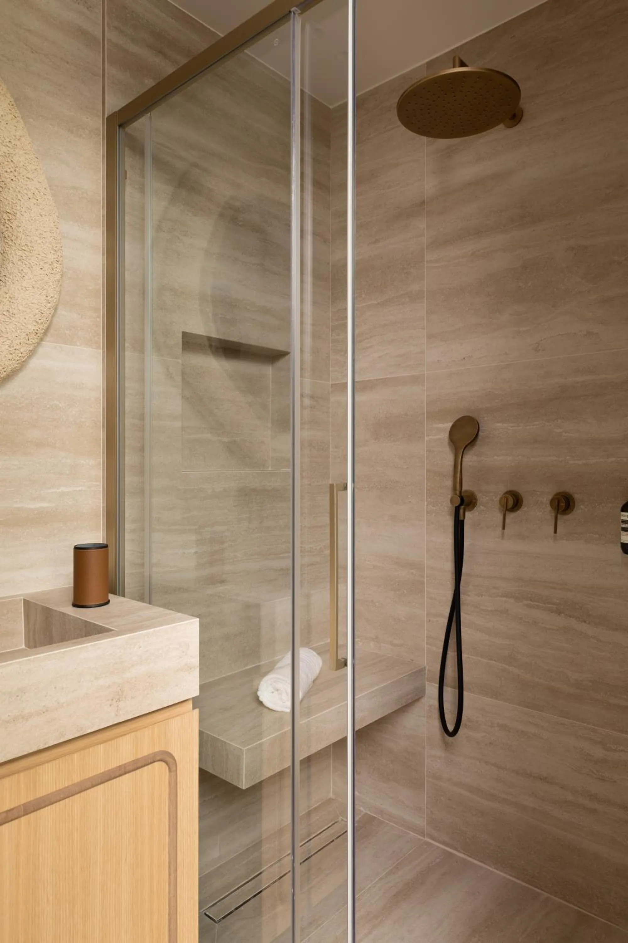Shower in HIGHSTAY - Luxury Serviced Apartments - Bourse