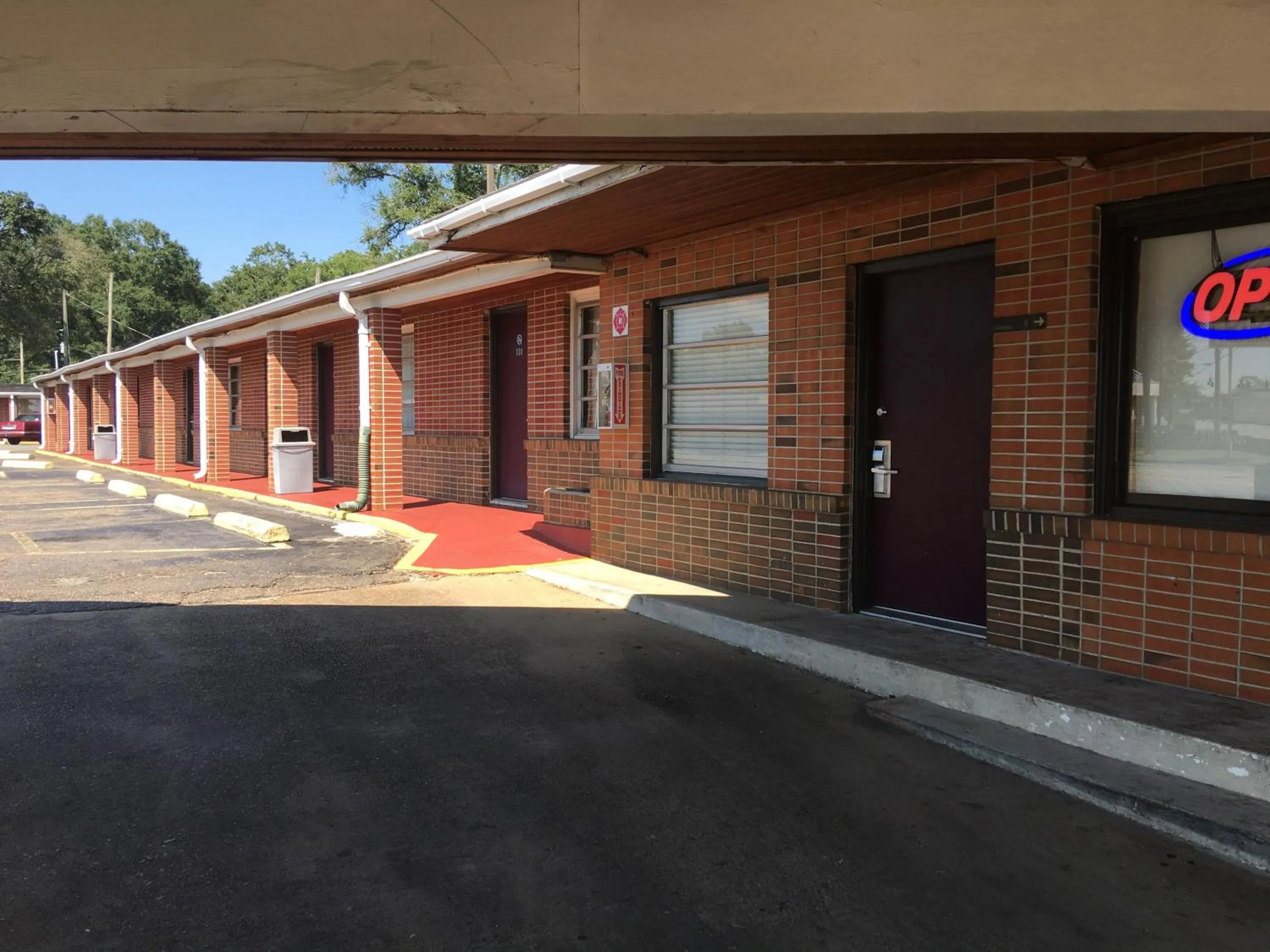 Property building in Best Value Inn Motel Sandusky