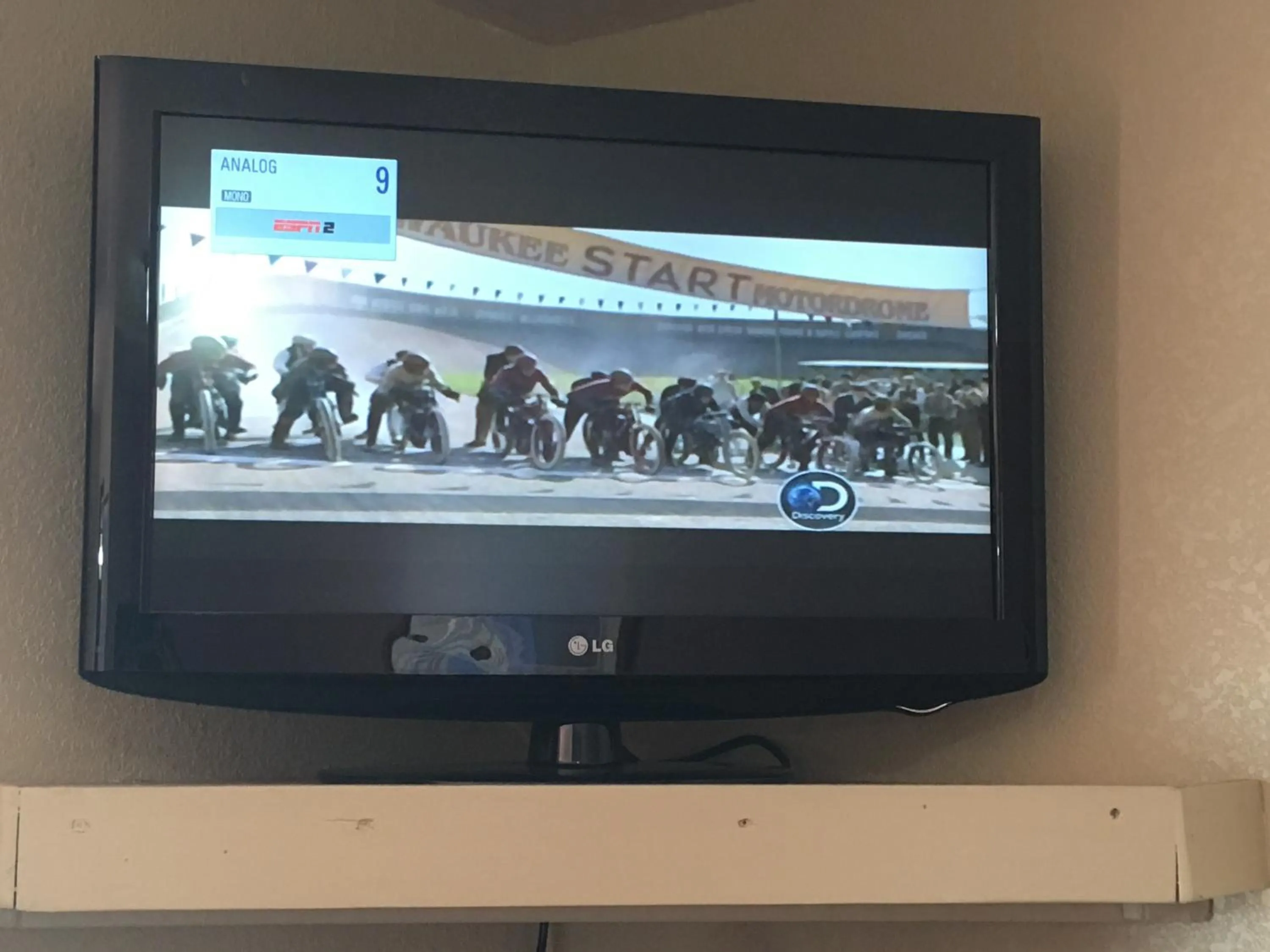 TV and multimedia in Best Value Inn Motel Sandusky