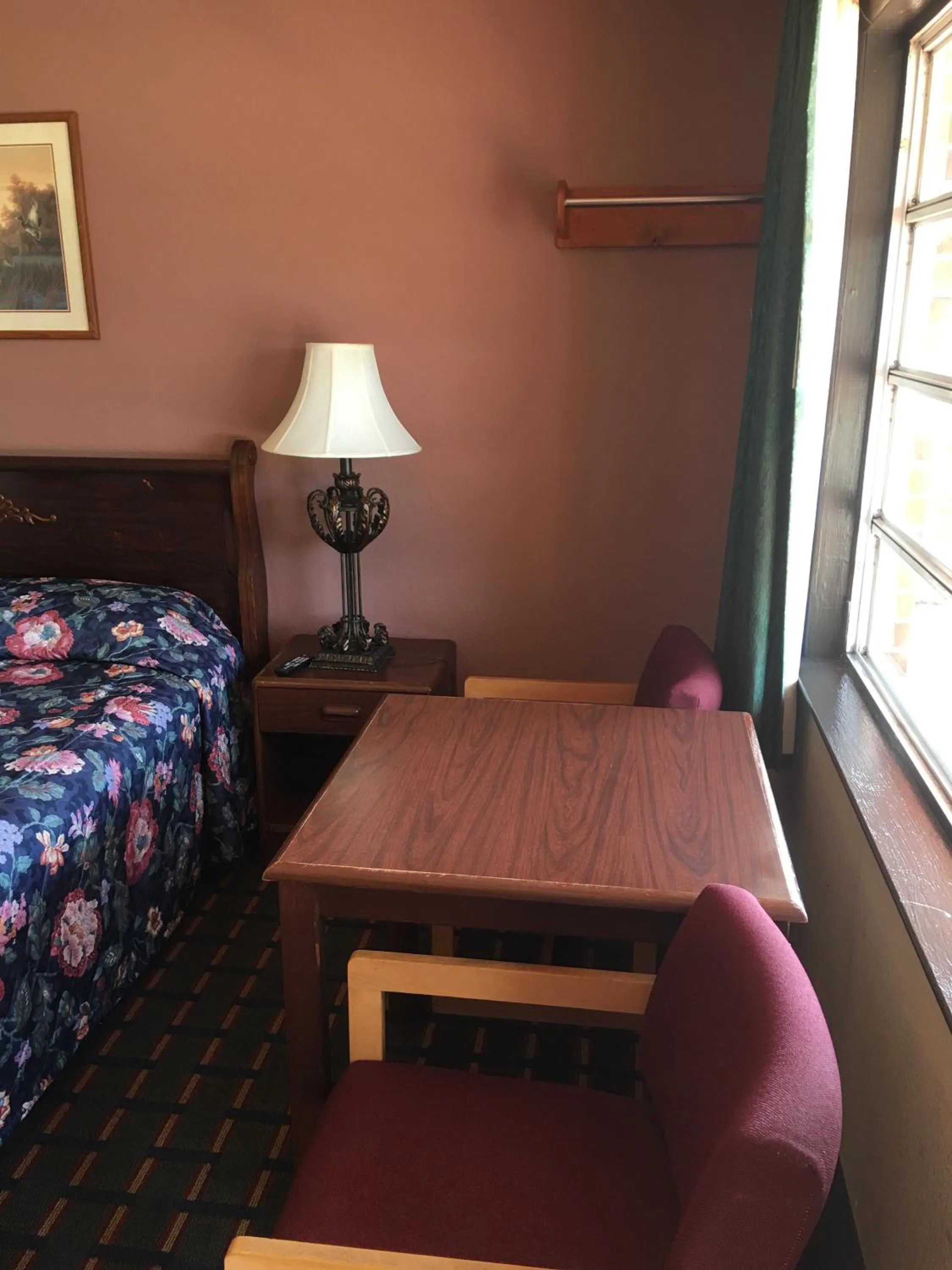 Bed in Best Value Inn Motel Sandusky