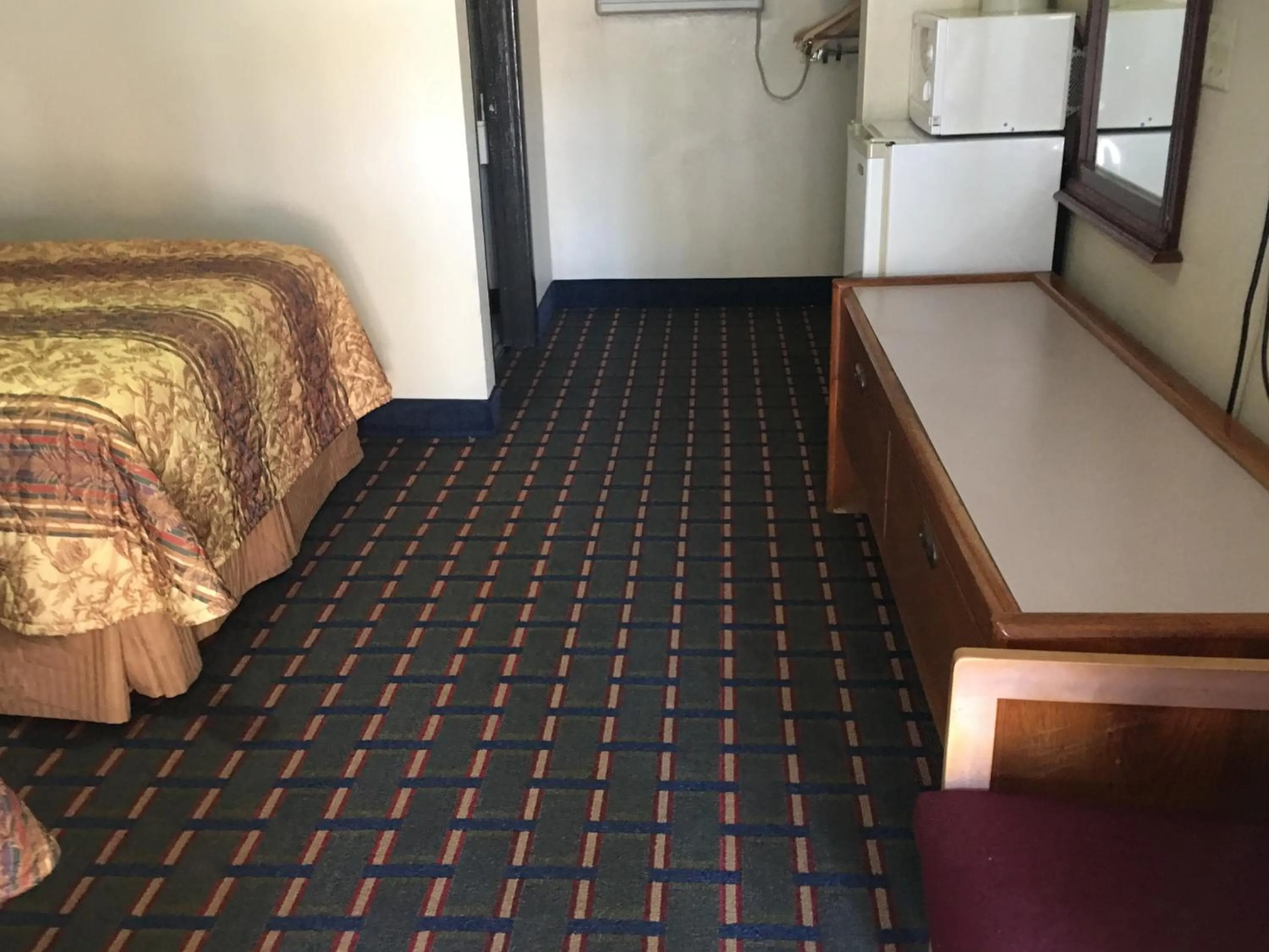 Photo of the whole room, Bed in Best Value Inn Motel Sandusky