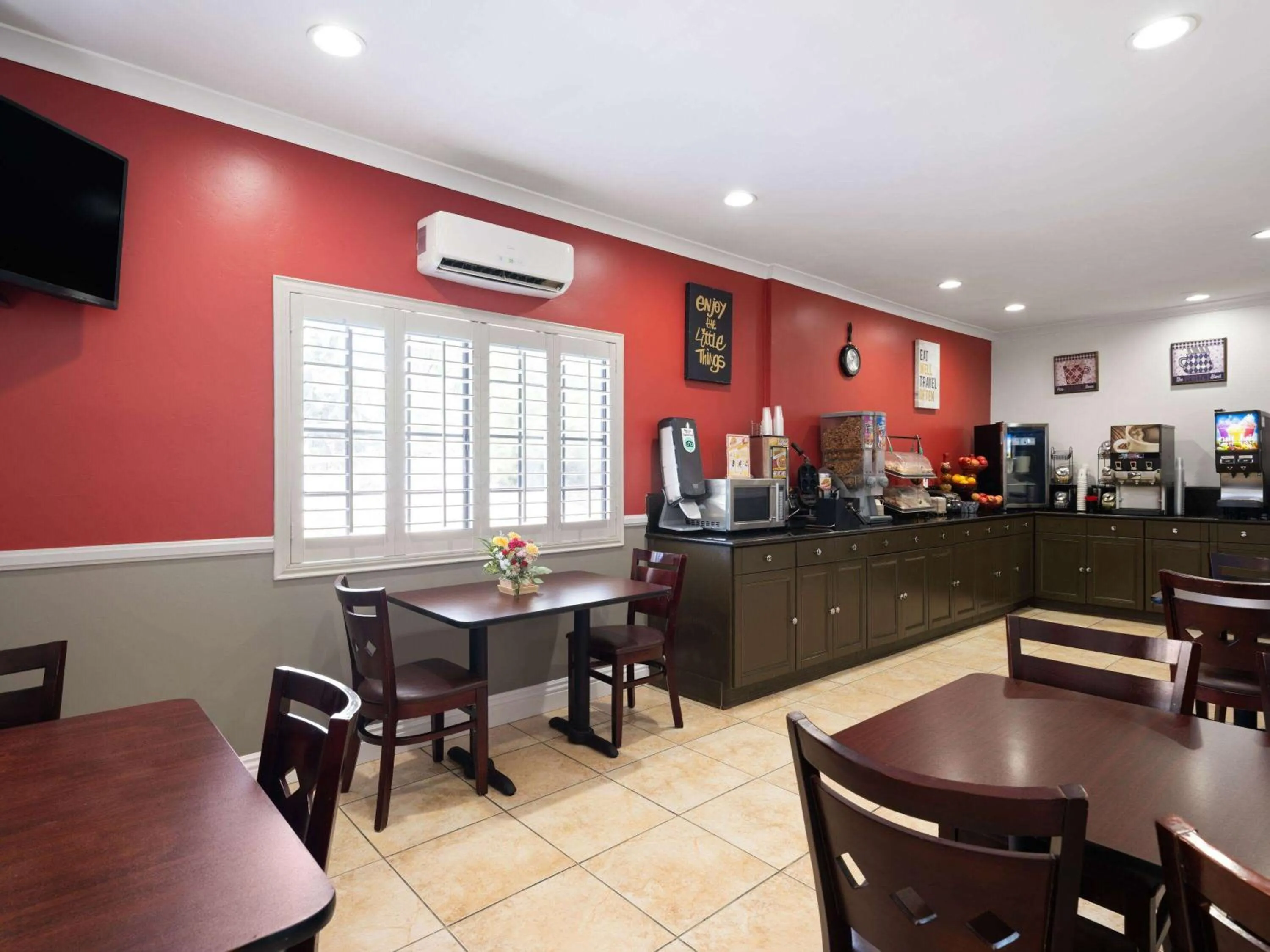 Restaurant/places to eat in Ramada by Wyndham San Diego Poway Miramar