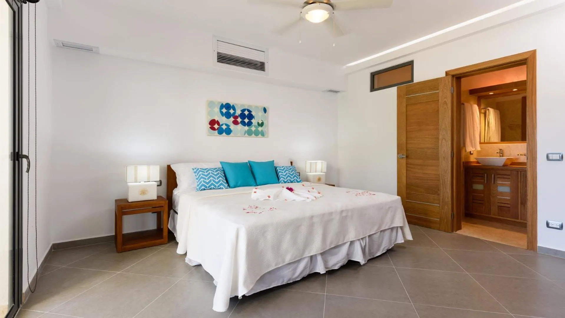 Bathroom, Bed in Aligio Apart-hotel & Spa - Las Terrenas