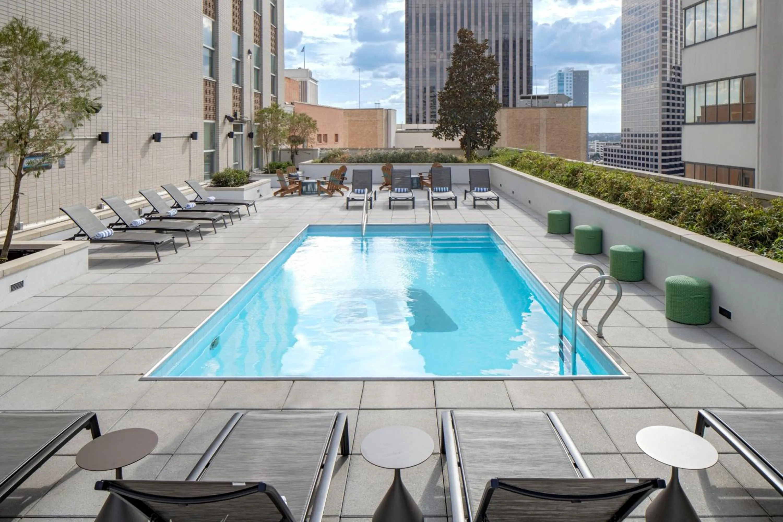 Swimming pool in Aloft New Orleans Downtown