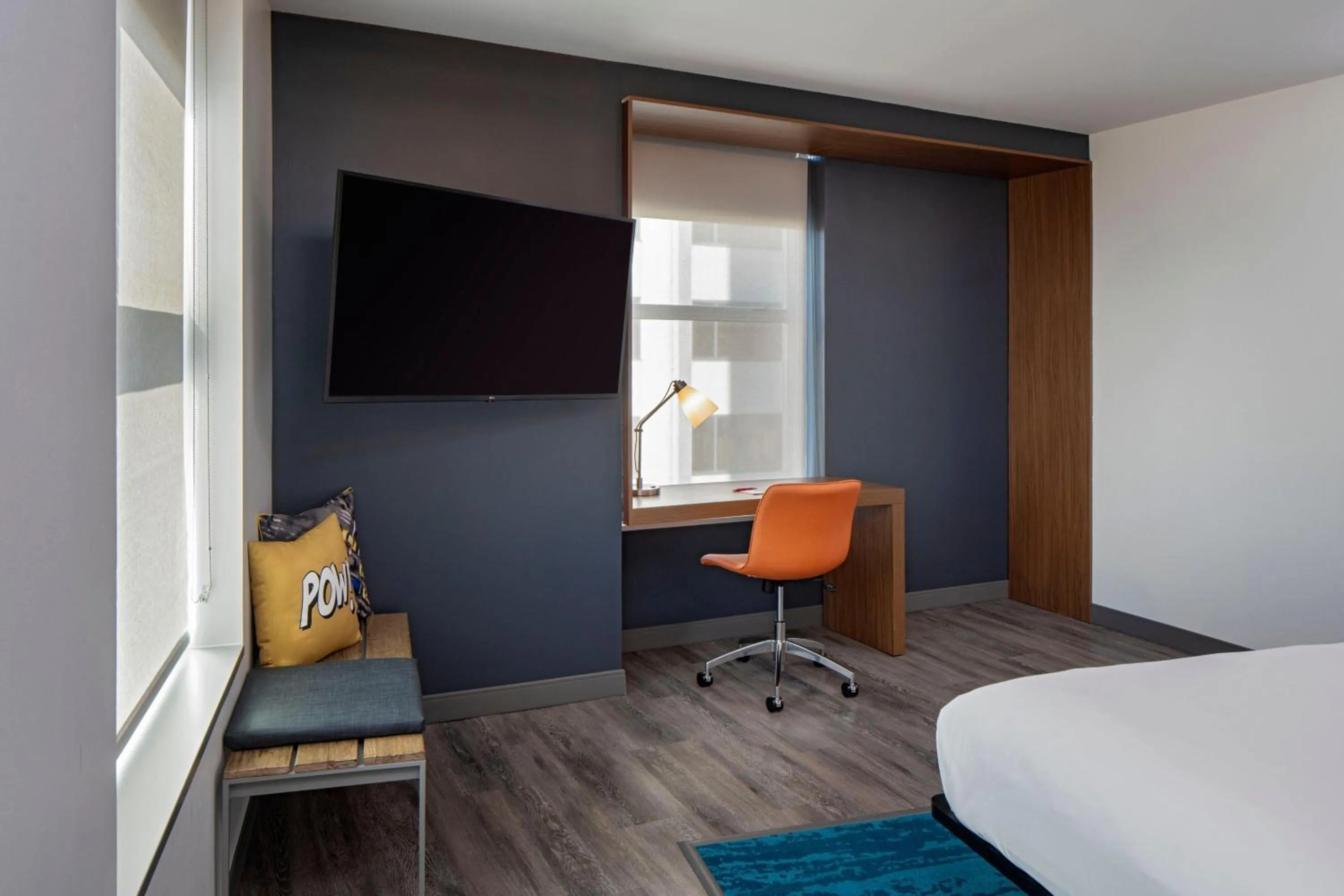 Photo of the whole room, Bed in Aloft New Orleans Downtown