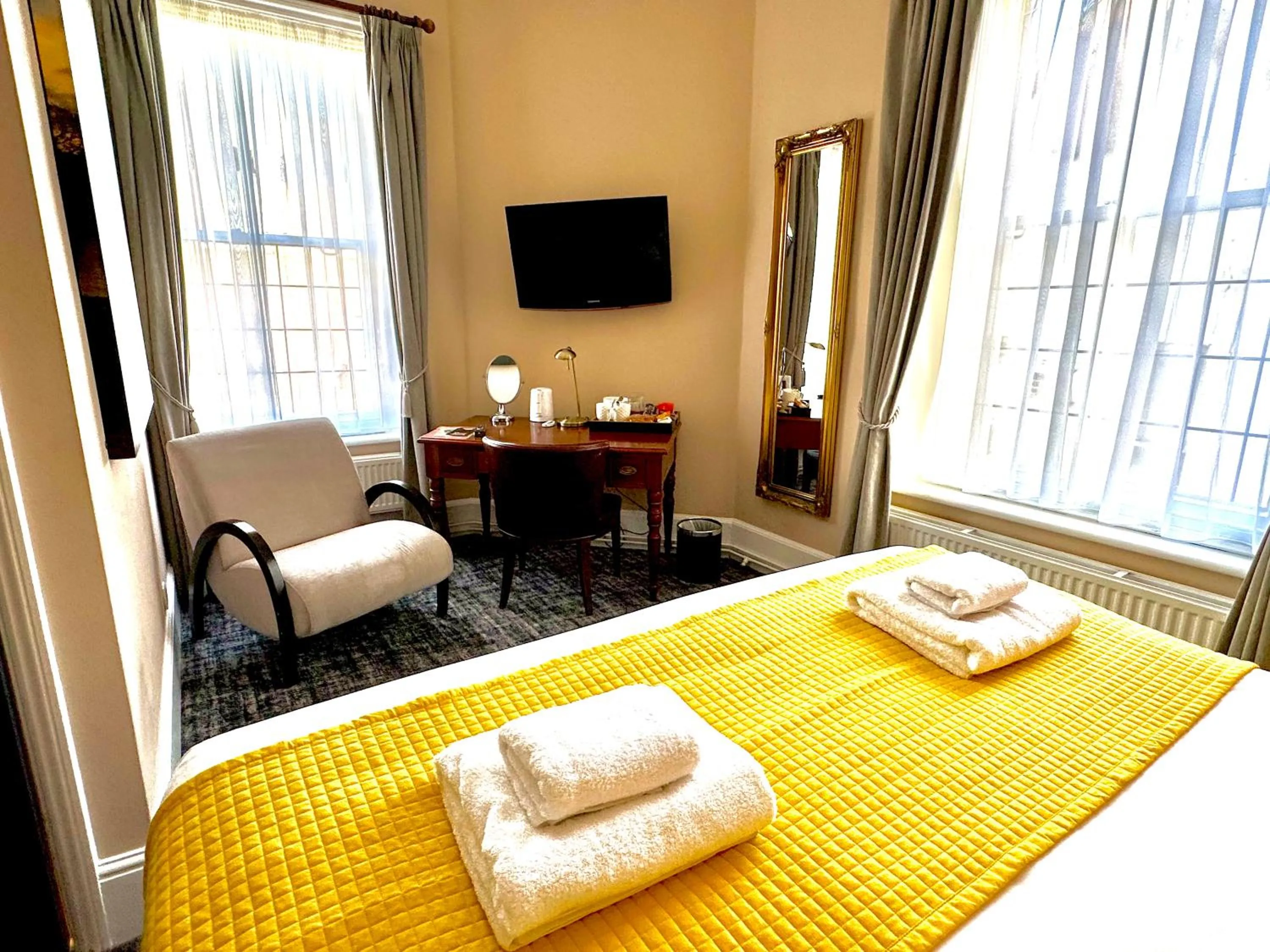 Bed in The Red Cow - Guest House