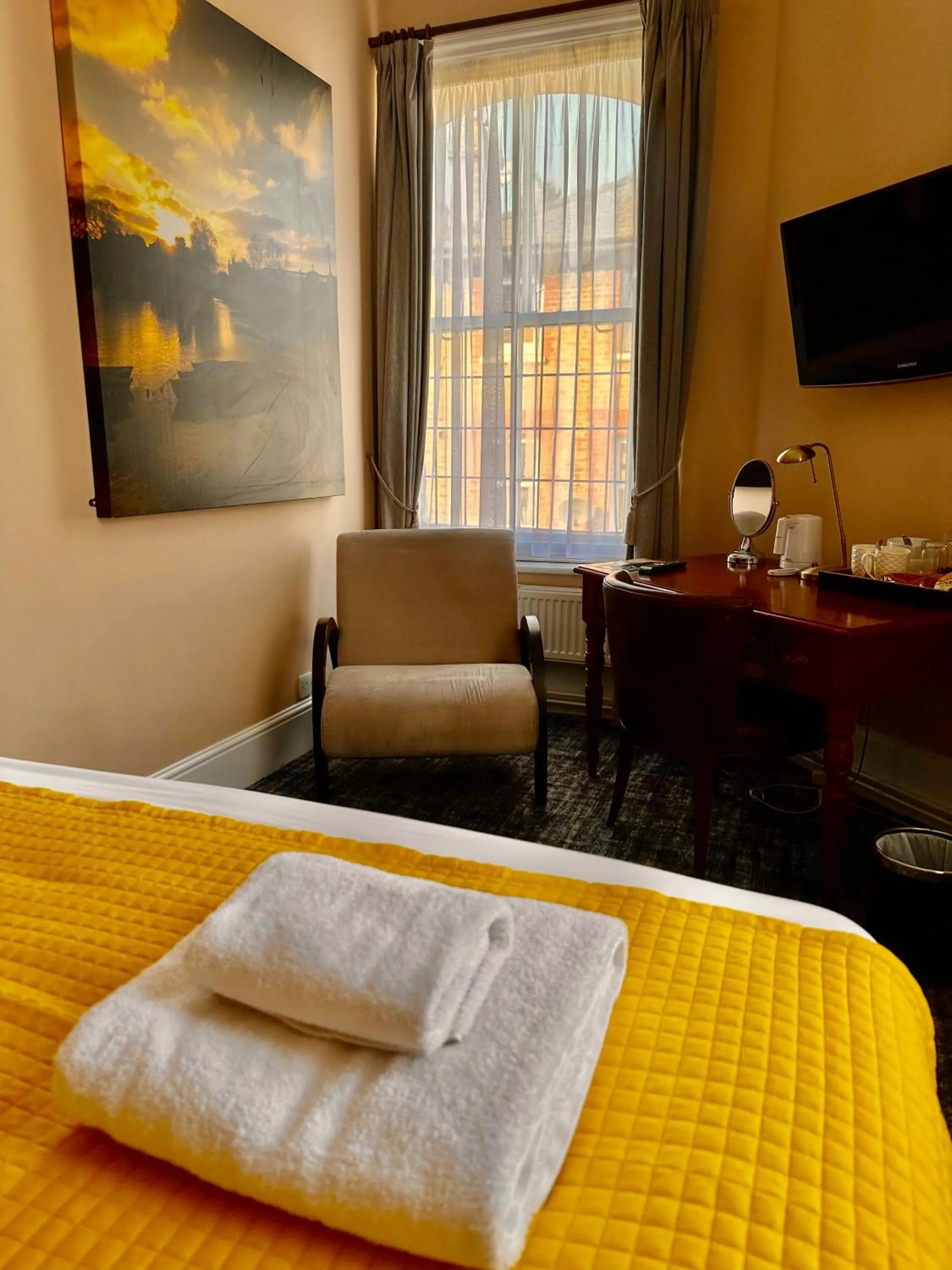 Bed in The Red Cow - Guest House