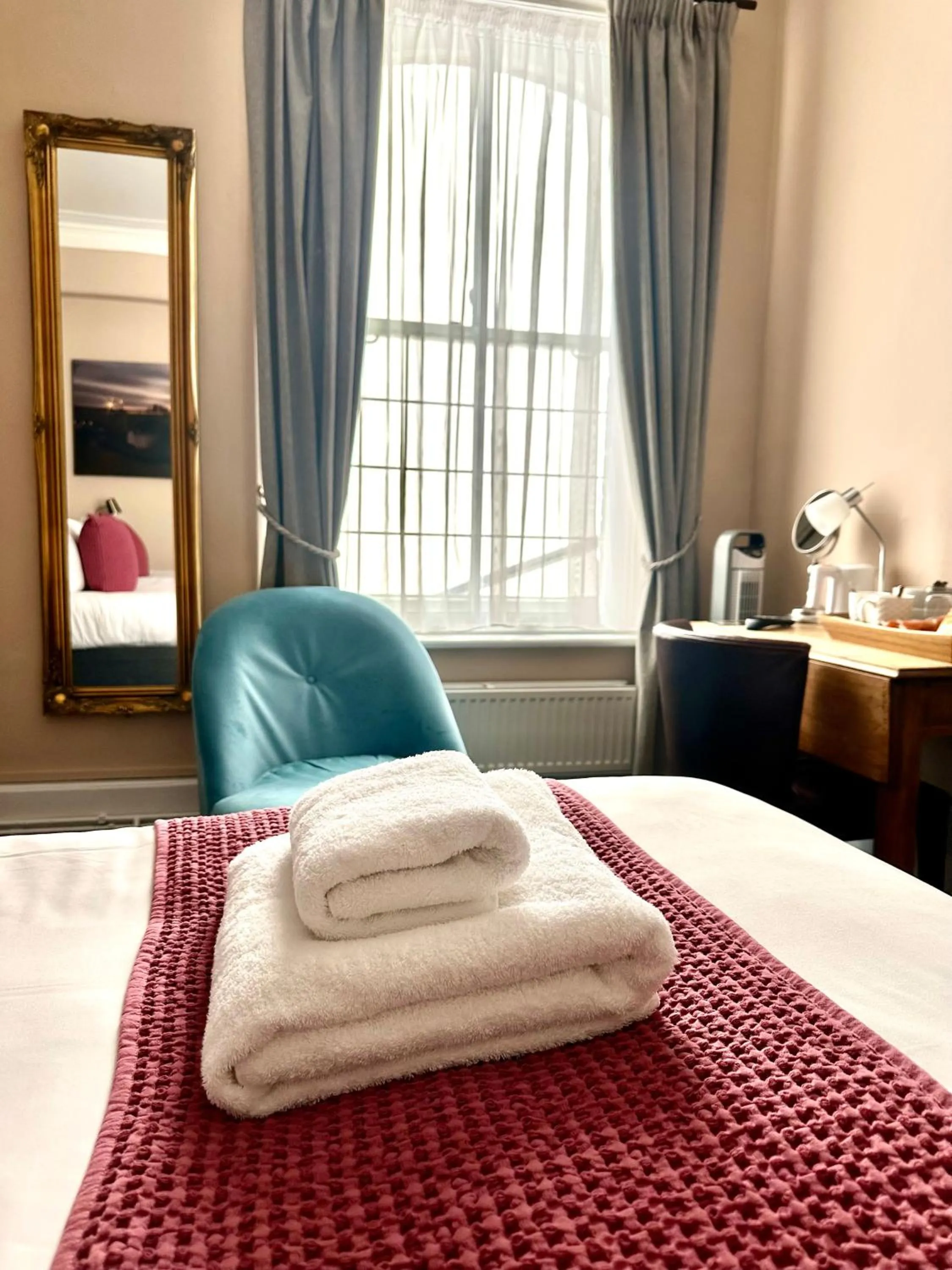 Bed in The Red Cow - Guest House