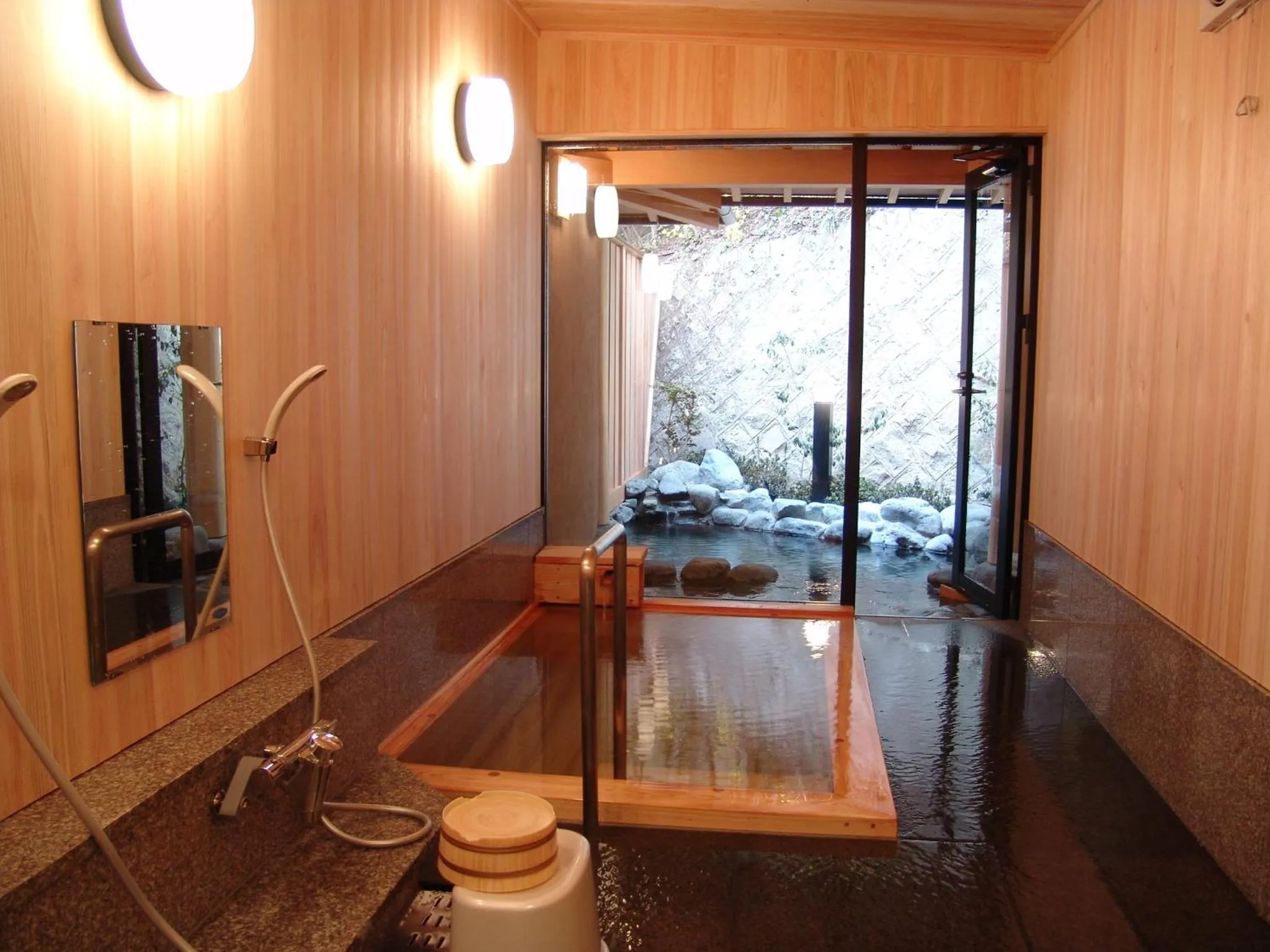 Hot Spring Bath in Senjukaku