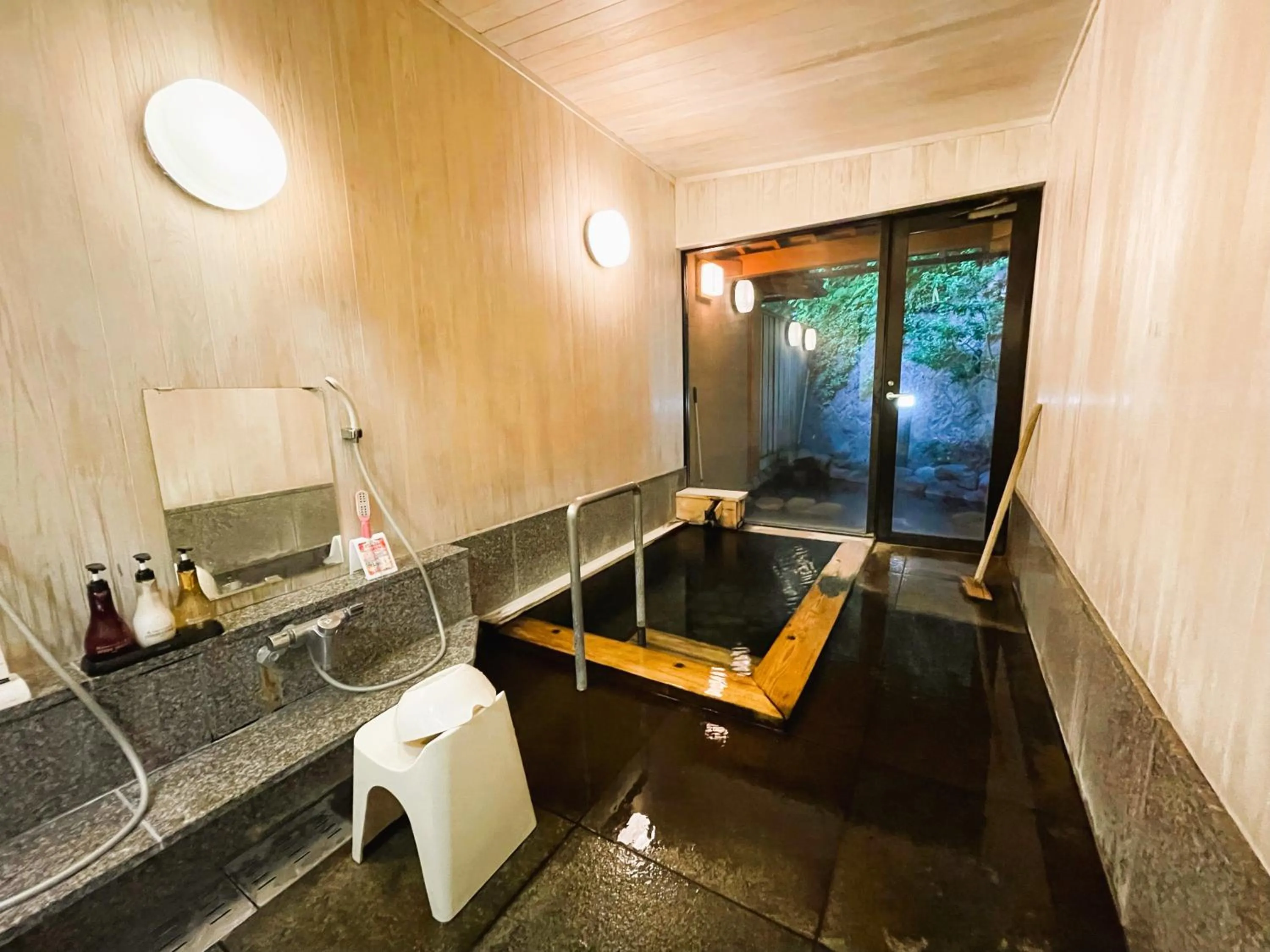 Hot Spring Bath in Senjukaku