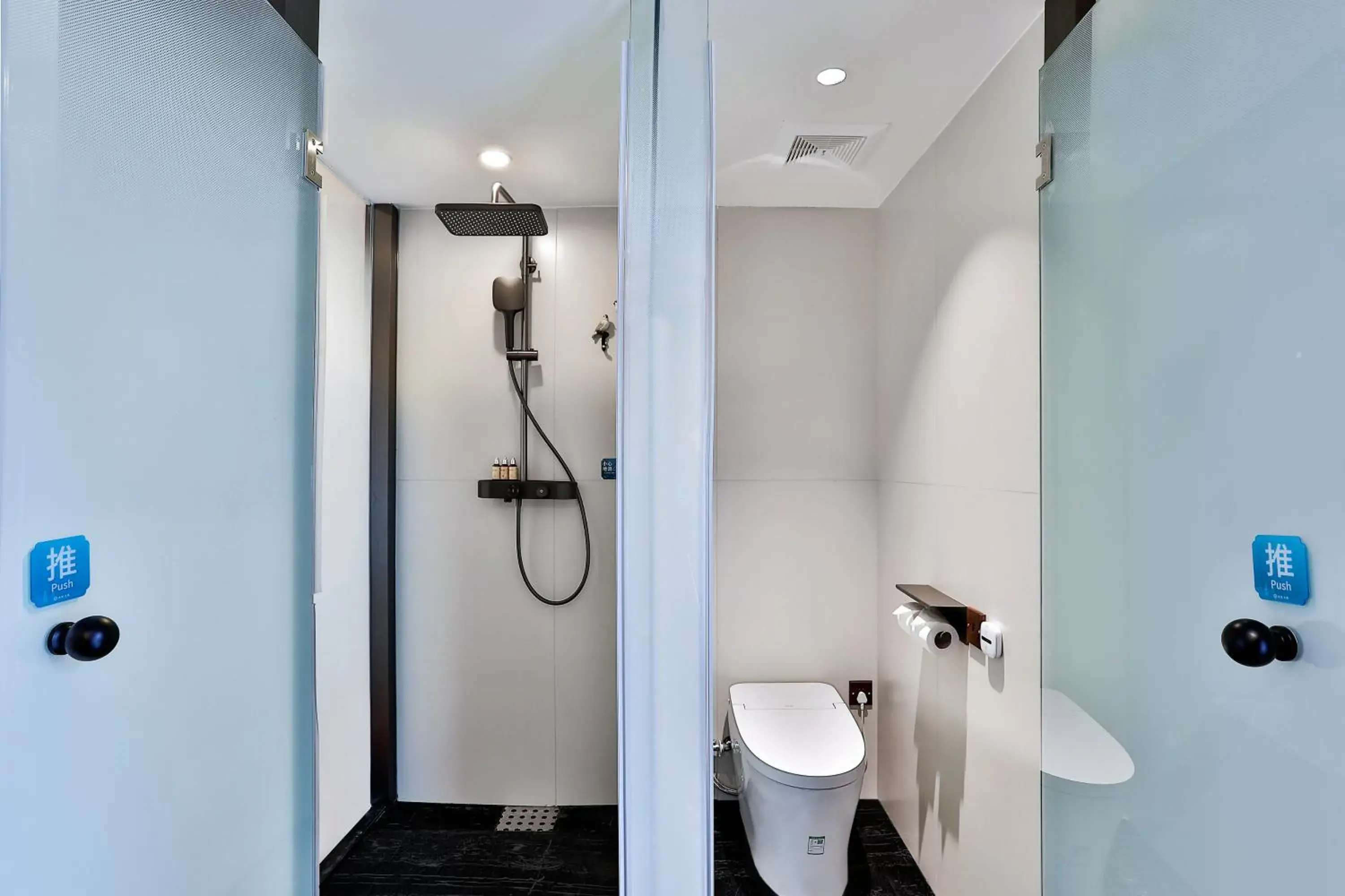 Comfy Queen Room in Yurong West Lake Cottage Resort Hotel Hangzhou Comfy Queen Room in Yurong West Lake Cottage Resort Hotel Hangzhou