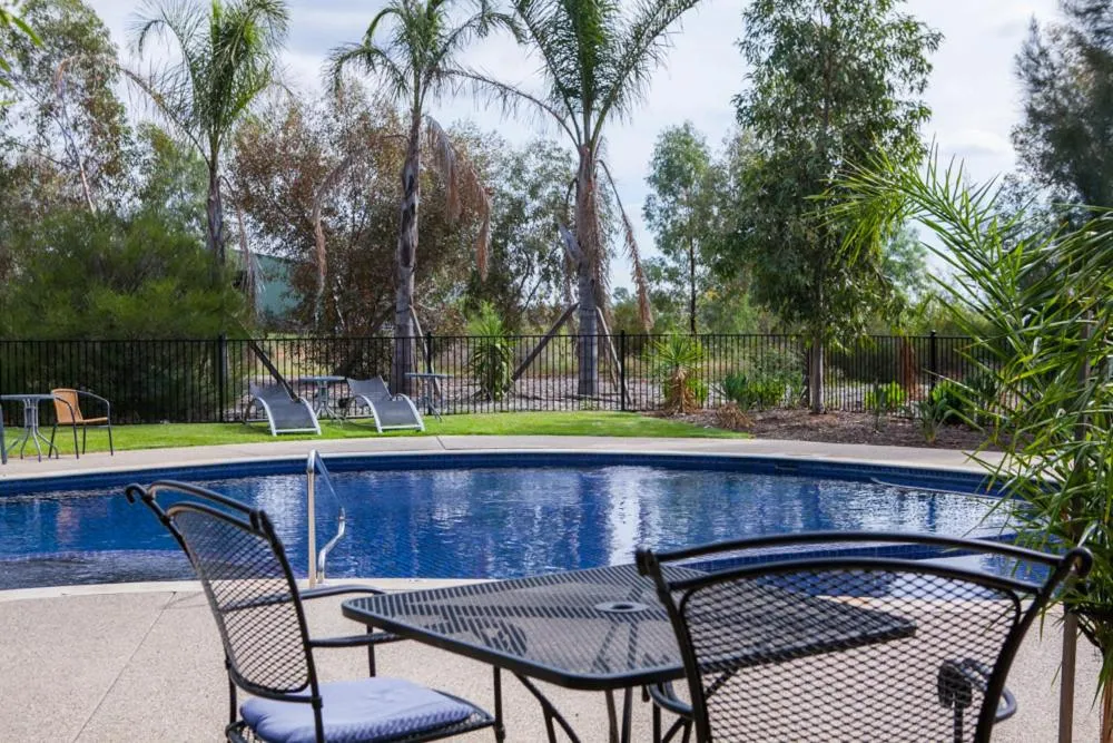 Swimming pool in Perricoota Vines Retreat