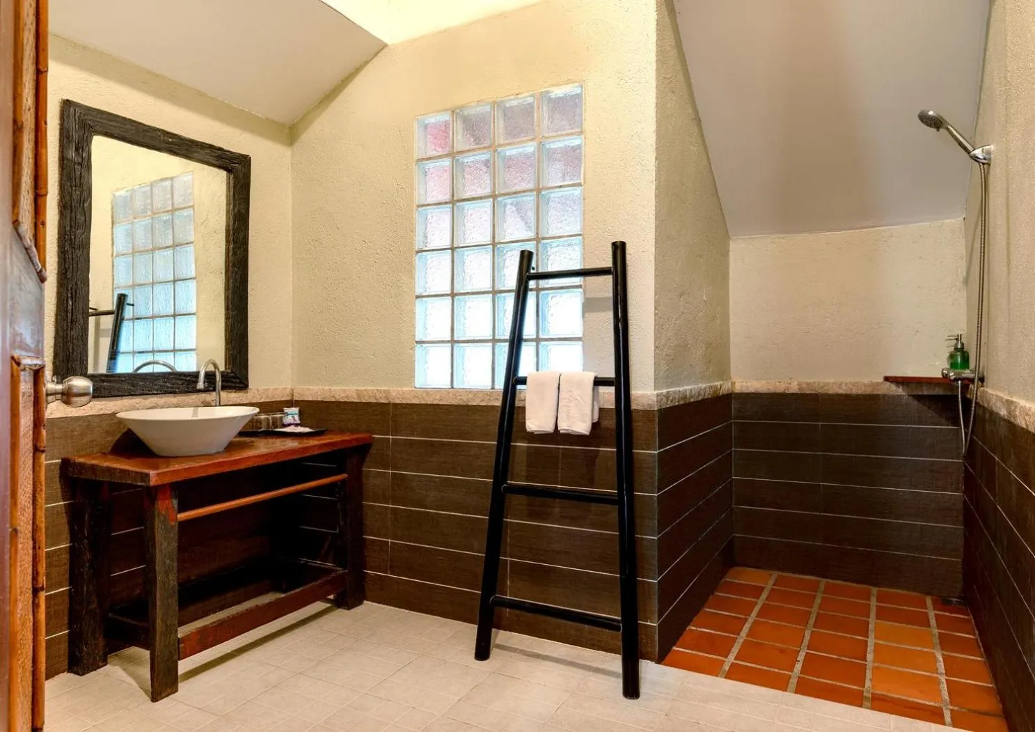 Shower, Bed in Peter Pan Resort @ Koh Kood