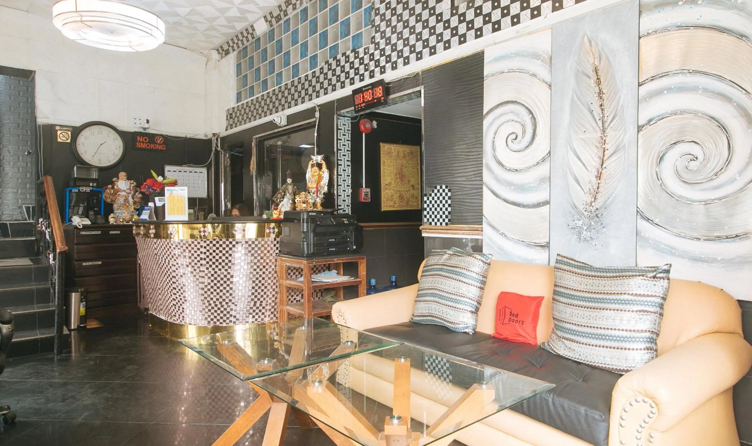 Seating area in RedDoorz at Emperor Manila Boutique Hotel