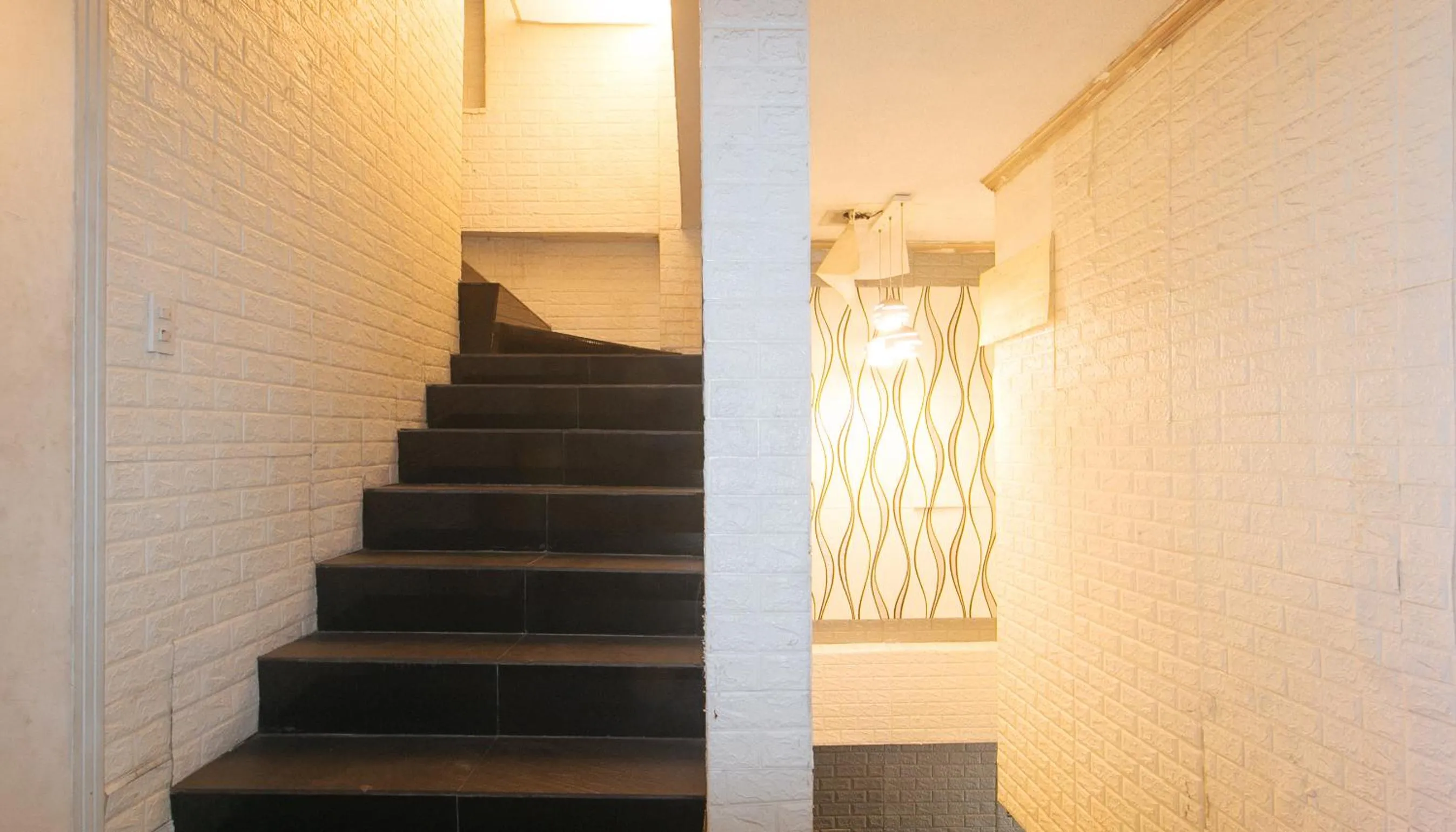 Area and facilities in RedDoorz at Emperor Manila Boutique Hotel