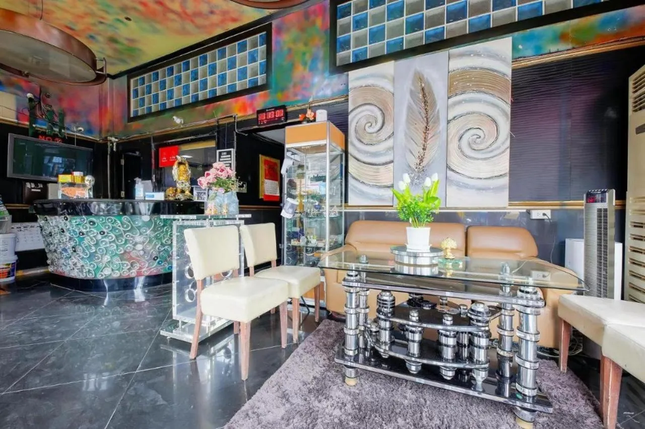 Lobby or reception in RedDoorz at Emperor Manila Boutique Hotel