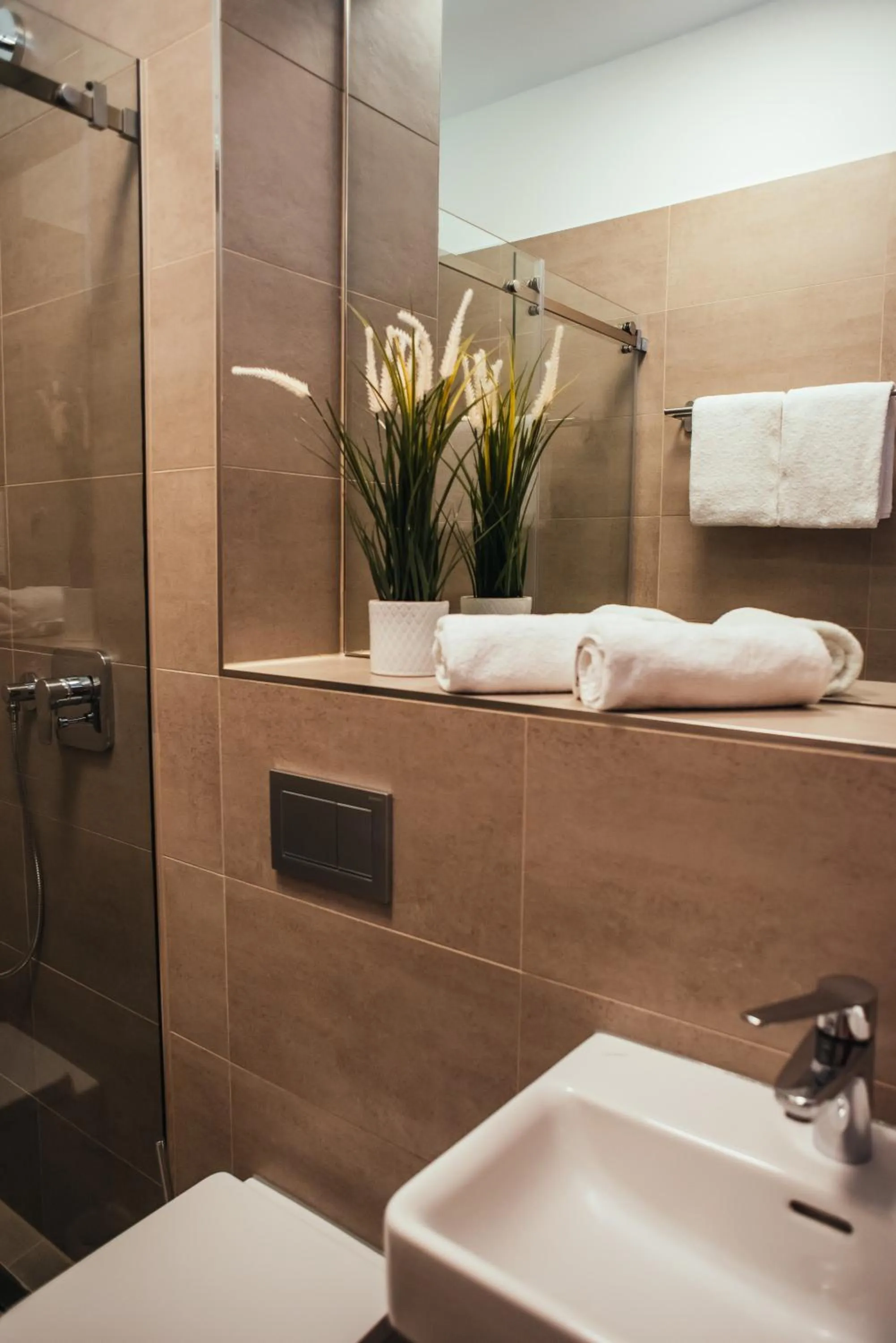 Shower in The Rix Studios & Suites