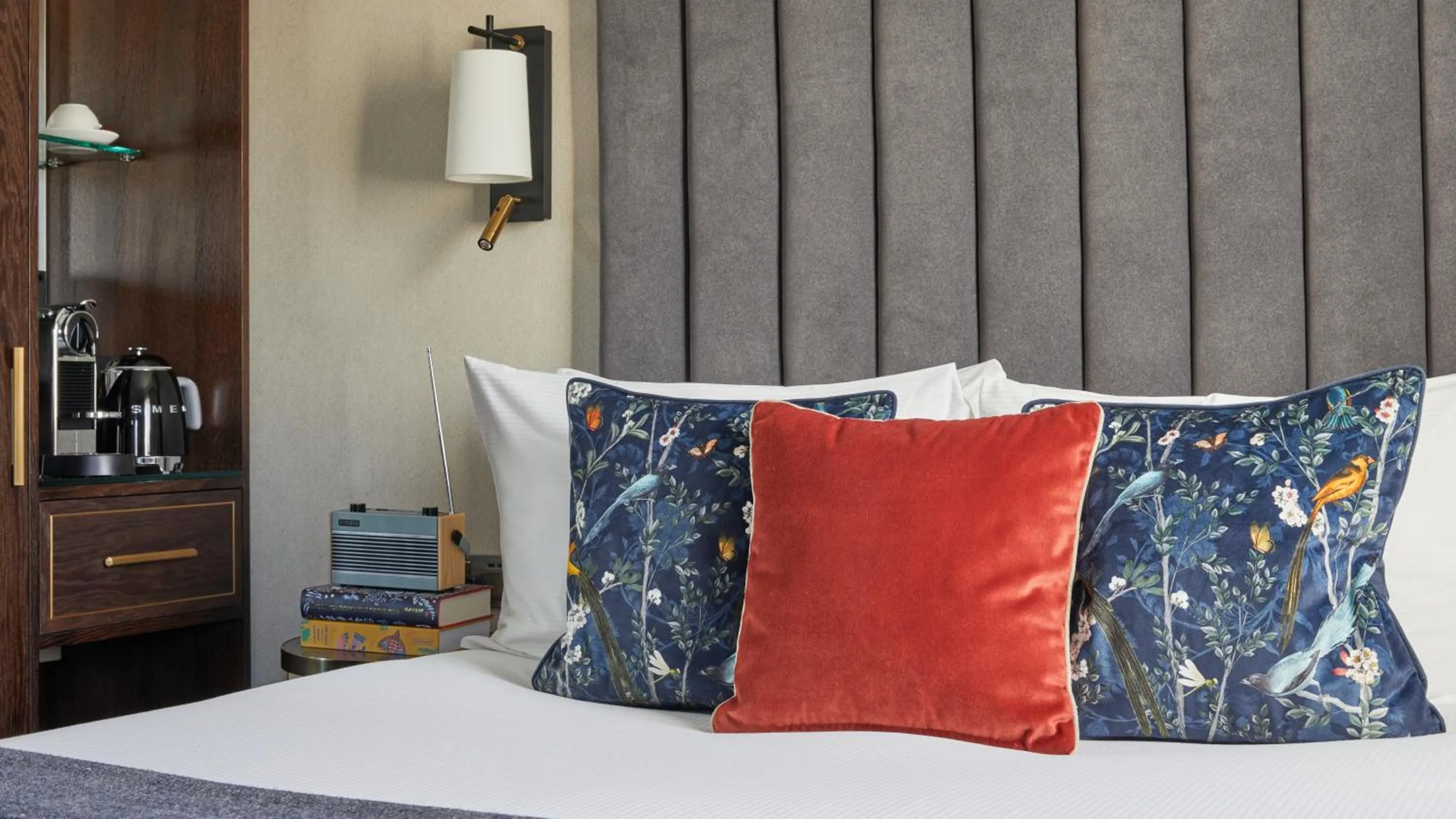 Bedroom, Bed in The Selwyn, Richmond