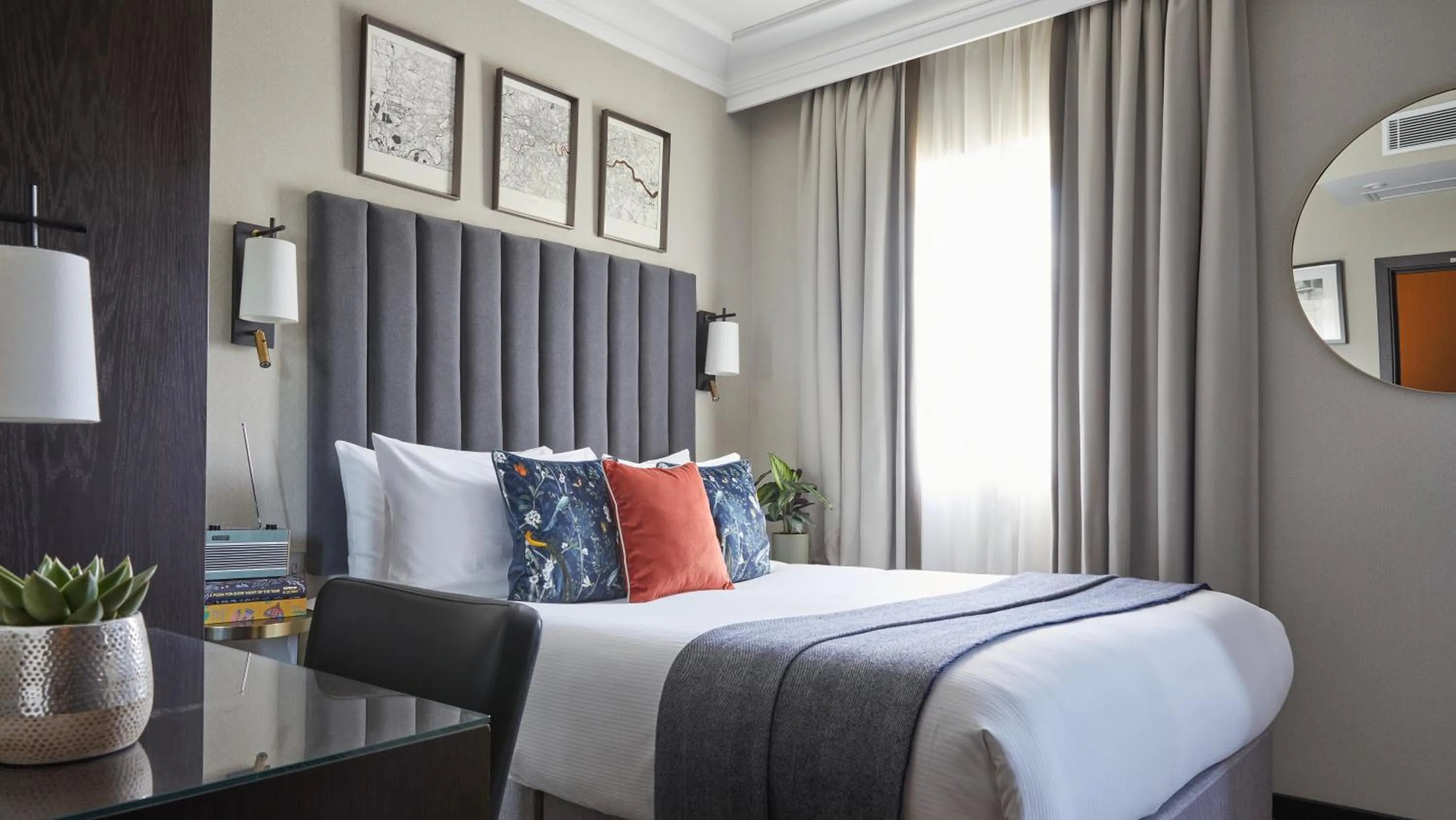 Bedroom, Bed in The Selwyn, Richmond