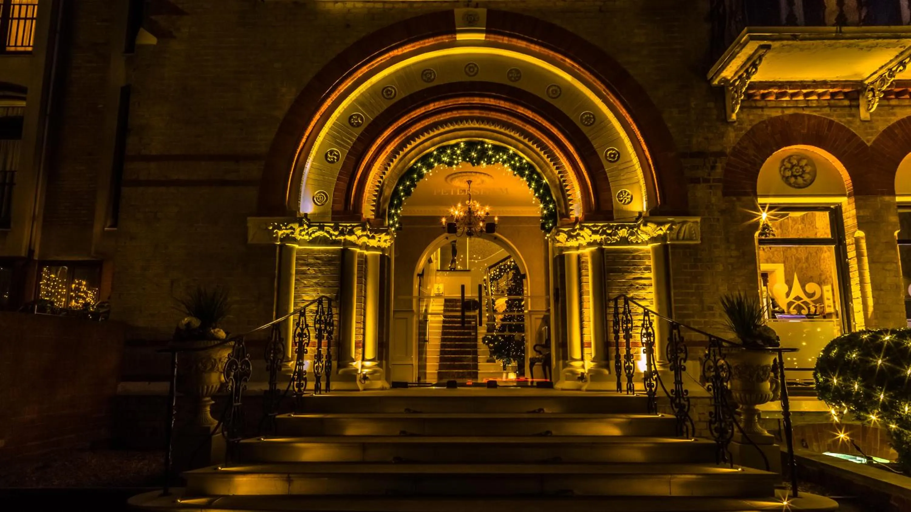 Facade/entrance in The Petersham