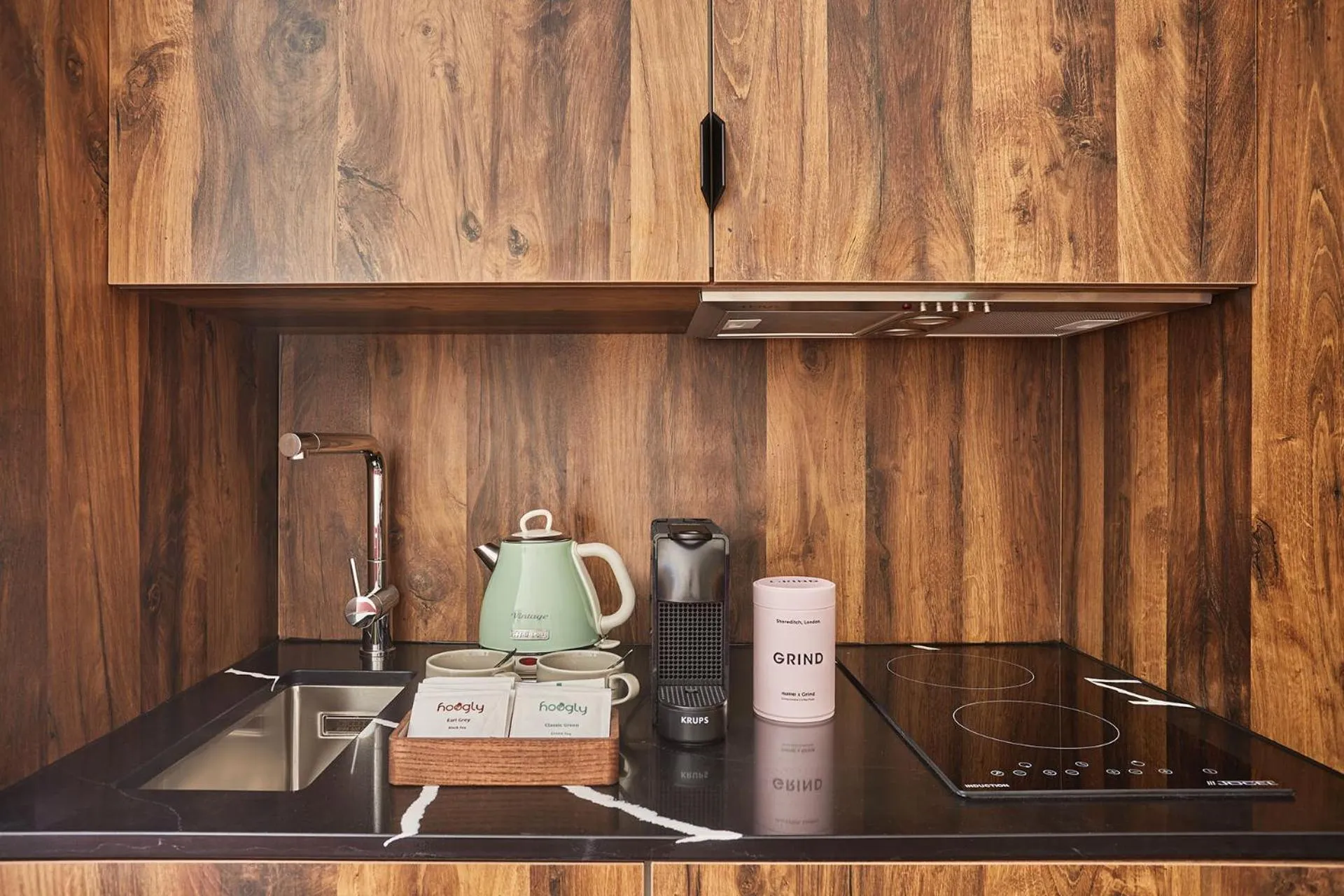 Coffee/tea facilities in Numa Paris Champs-Élysées