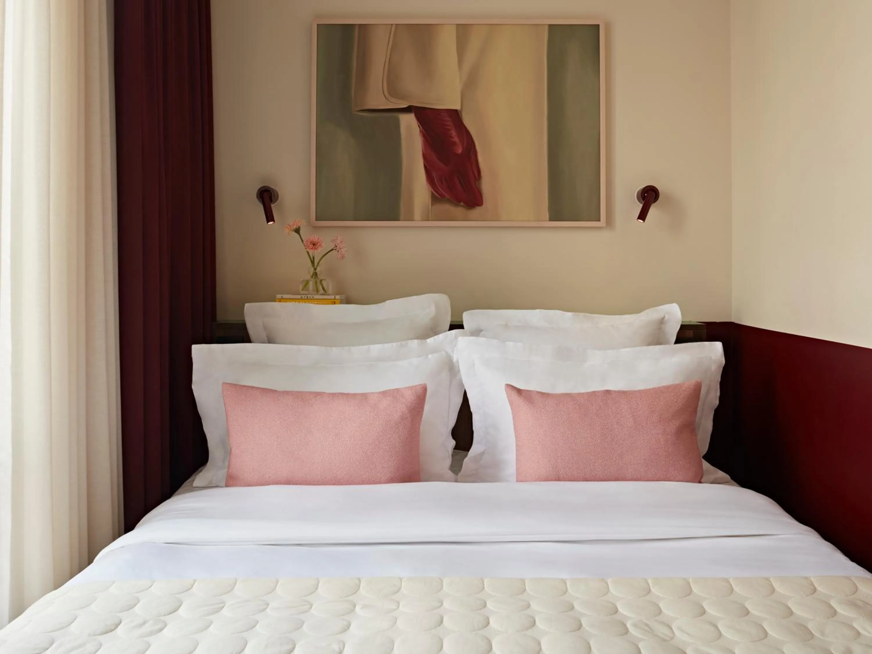 Bed in Numa Paris Champs-Élysées