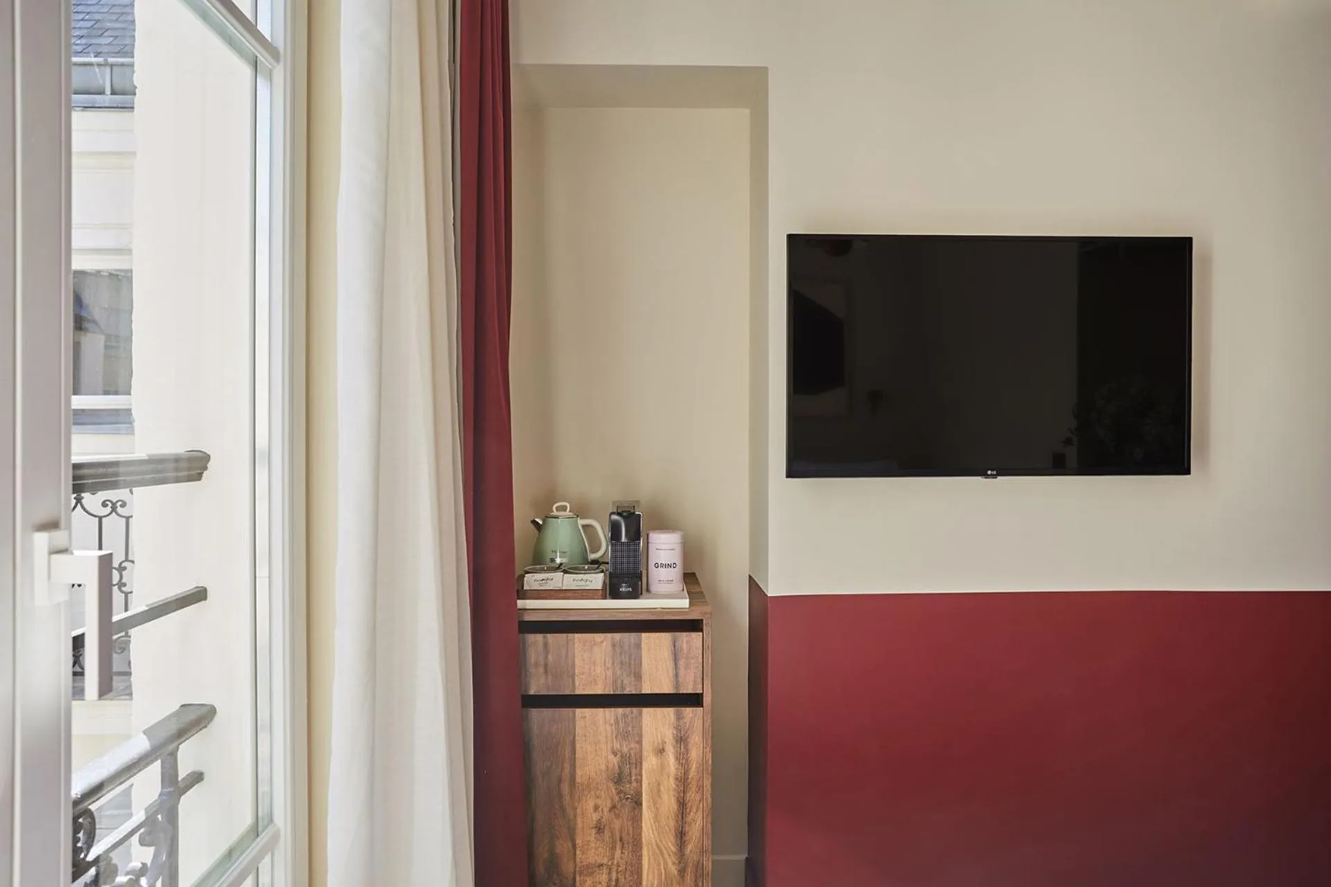 TV and multimedia in Numa Paris Champs-Élysées