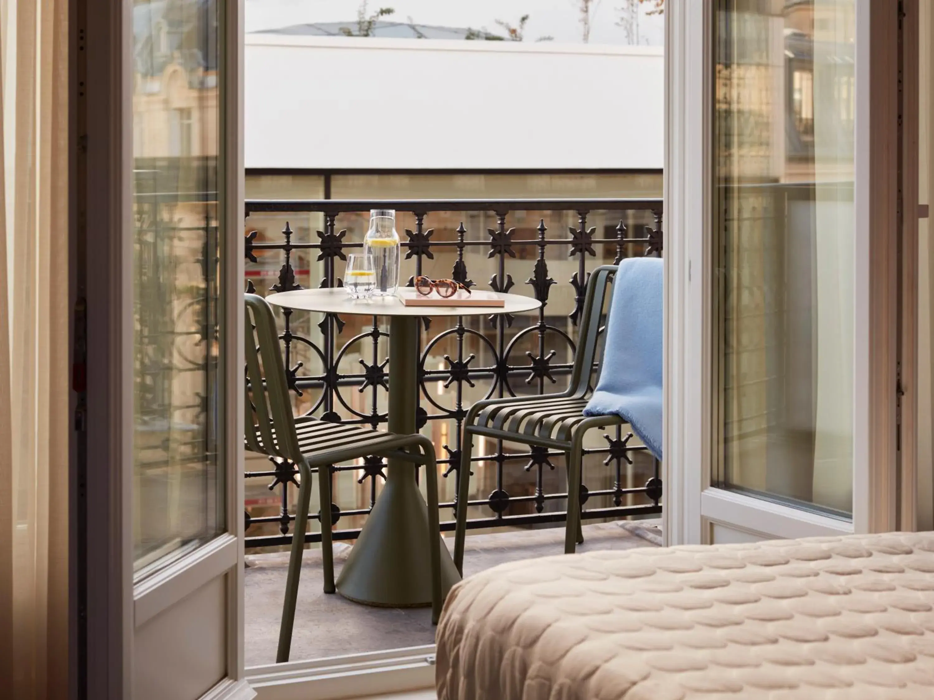 Medium Studio with Kitchenette and Balcony in Numa Paris Champs-Élysées Medium Studio with Kitchenette and Balcony in Numa Paris Champs-Élysées