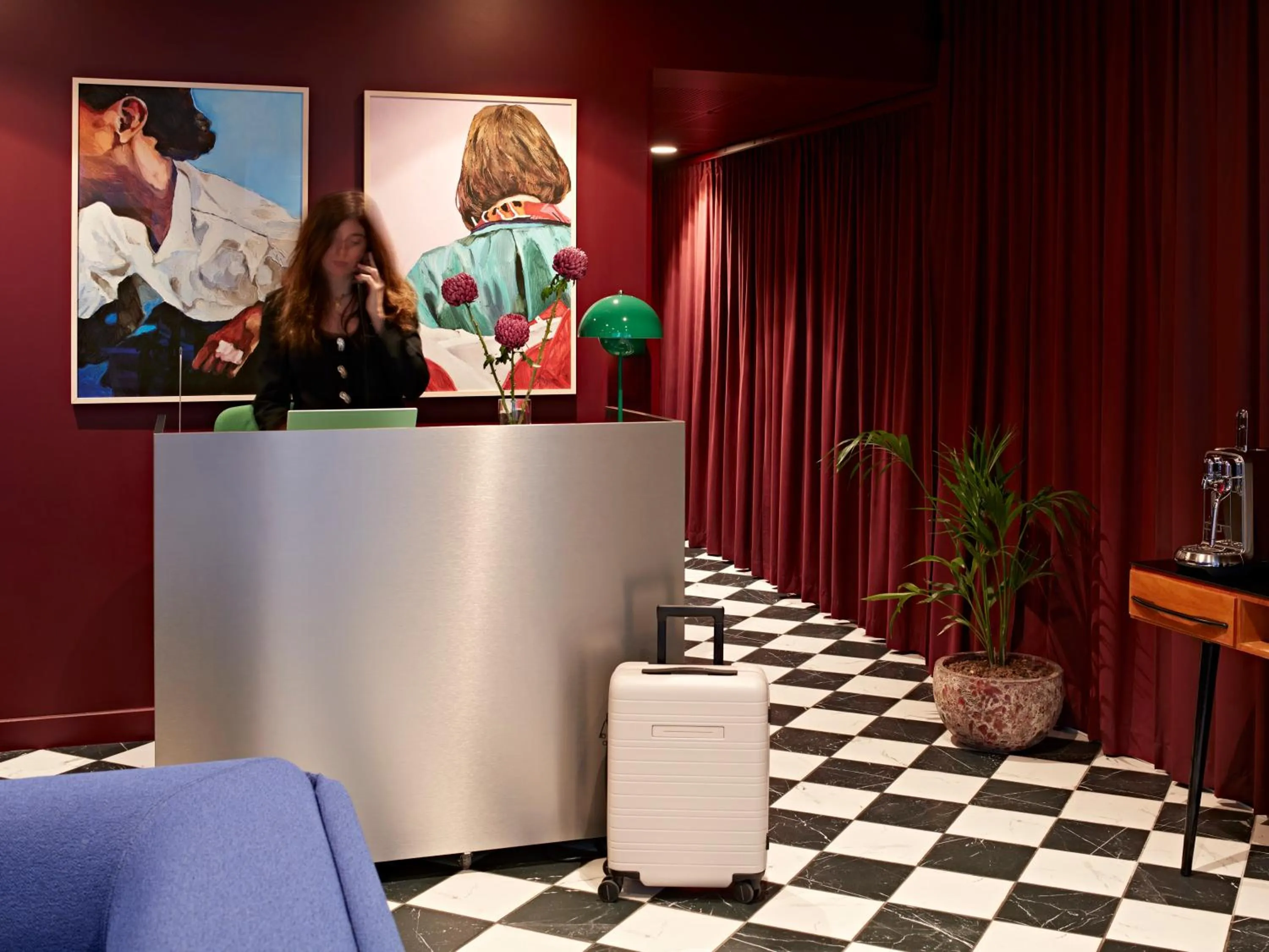 Lobby or reception in Numa Paris Champs-Élysées