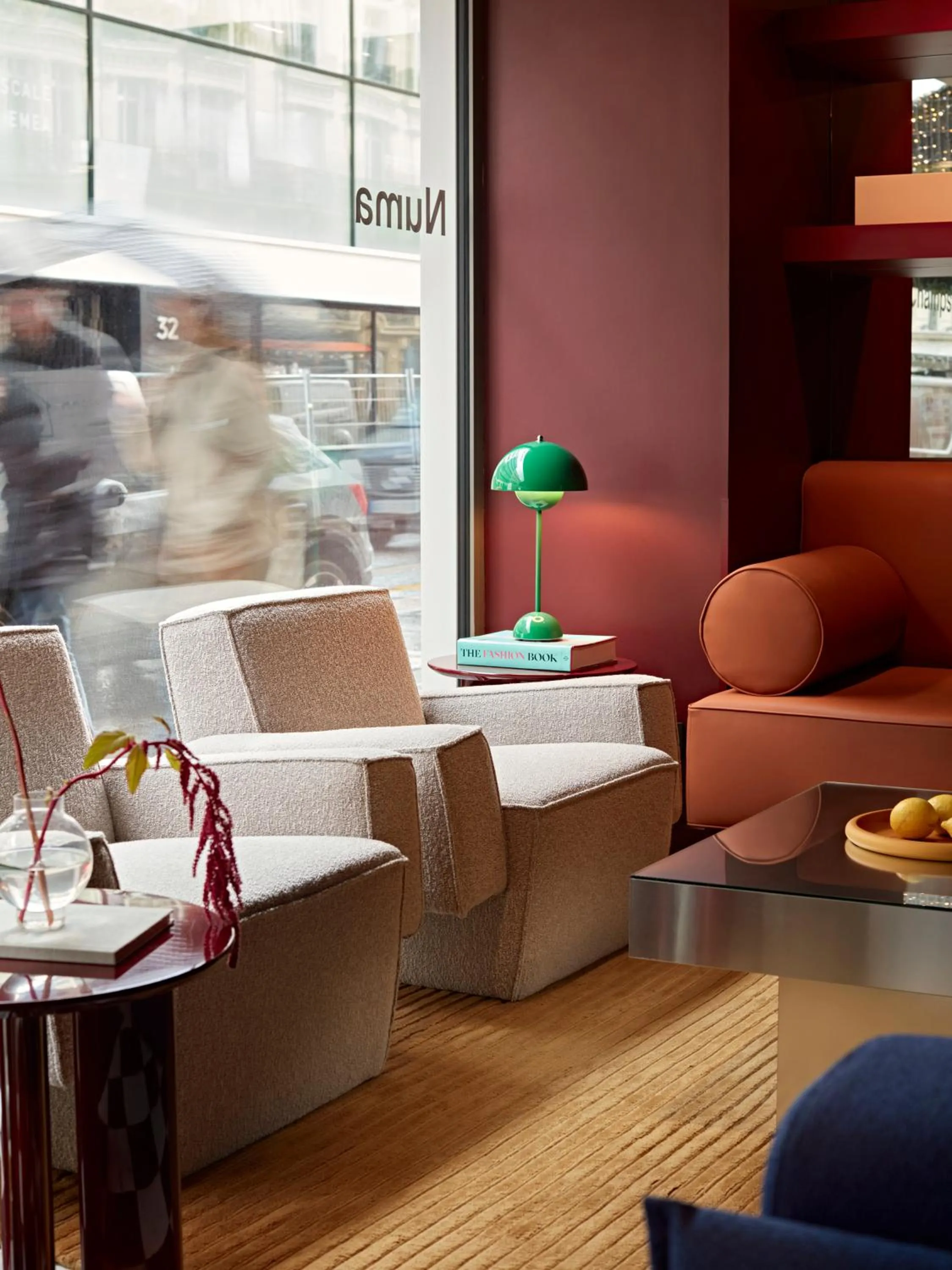 Lobby or reception in Numa Paris Champs-Élysées