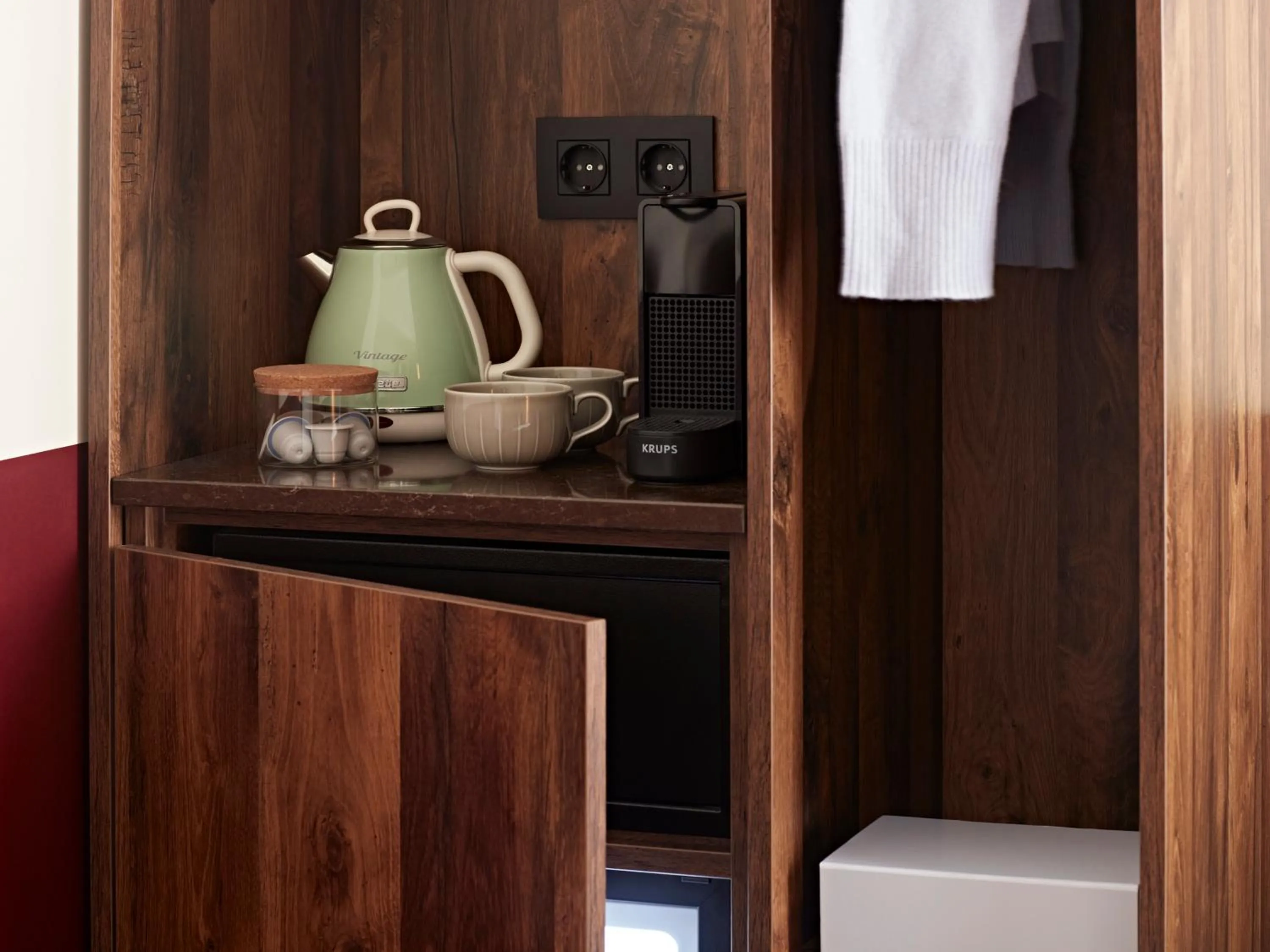 Coffee/tea facilities in Numa Paris Champs-Élysées