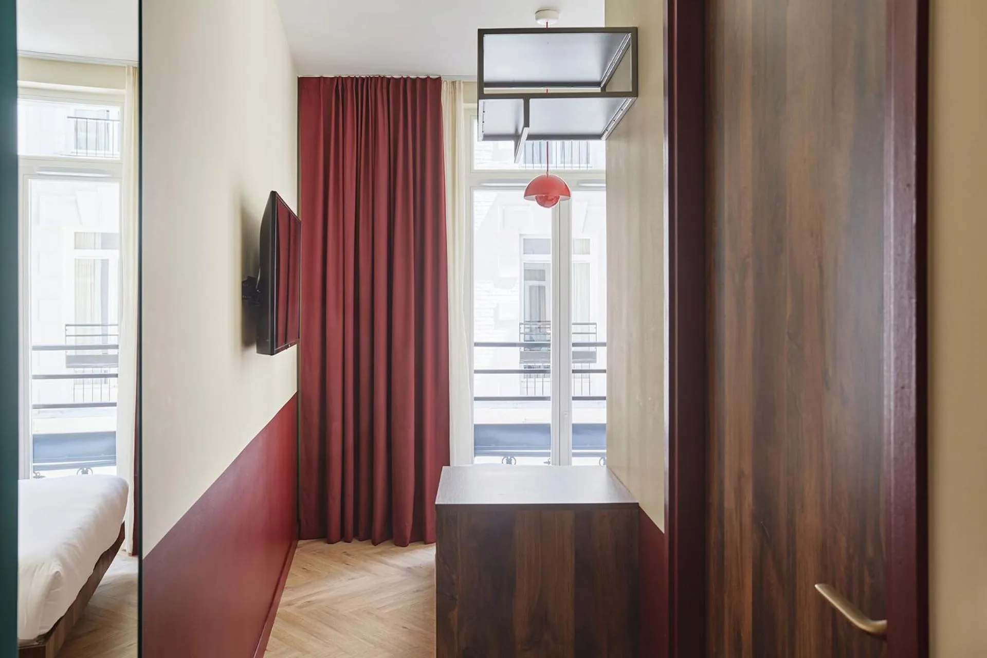 TV and multimedia, Bed in Numa Paris Champs-Élysées