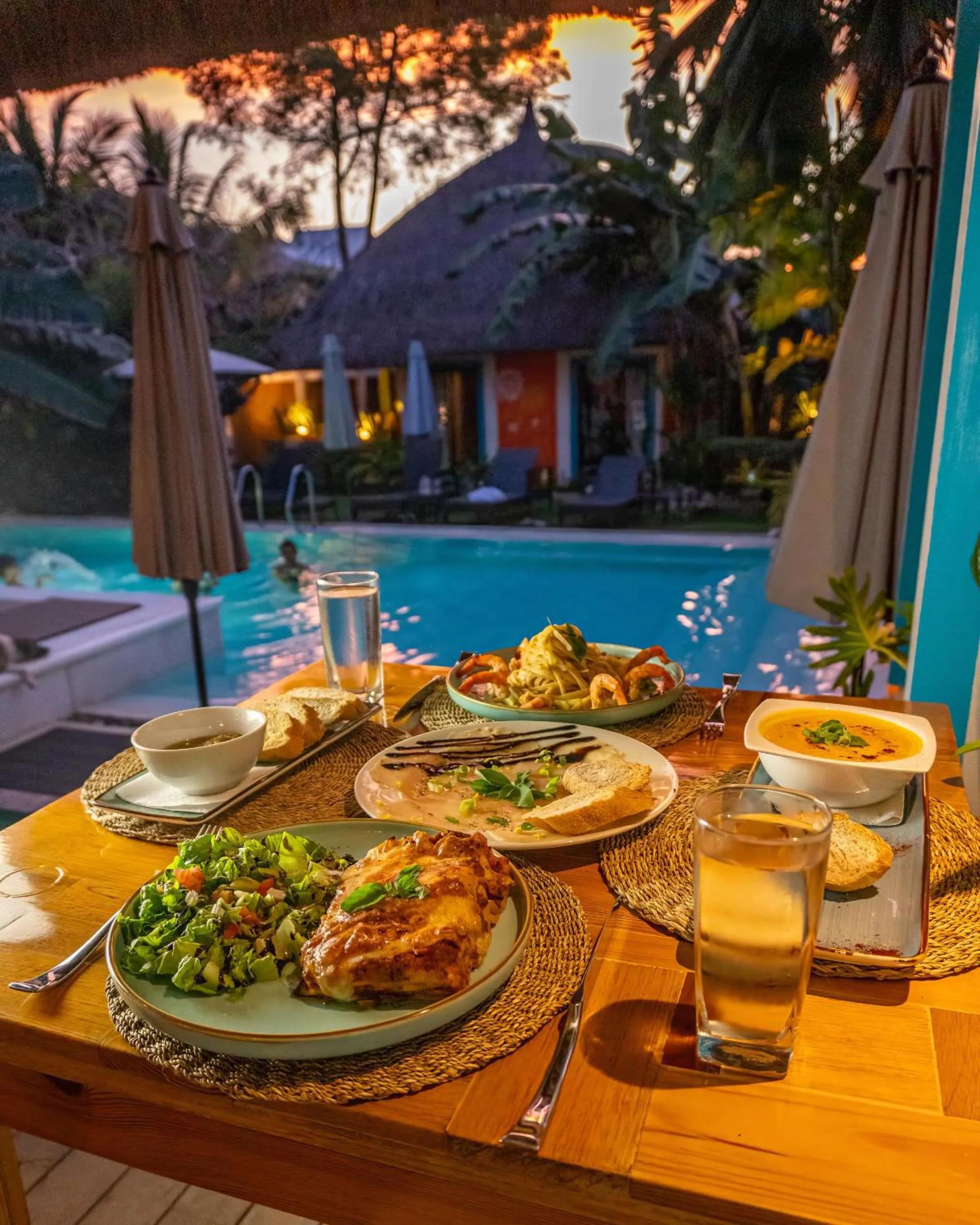 Restaurant/places to eat in Villa Kasadya