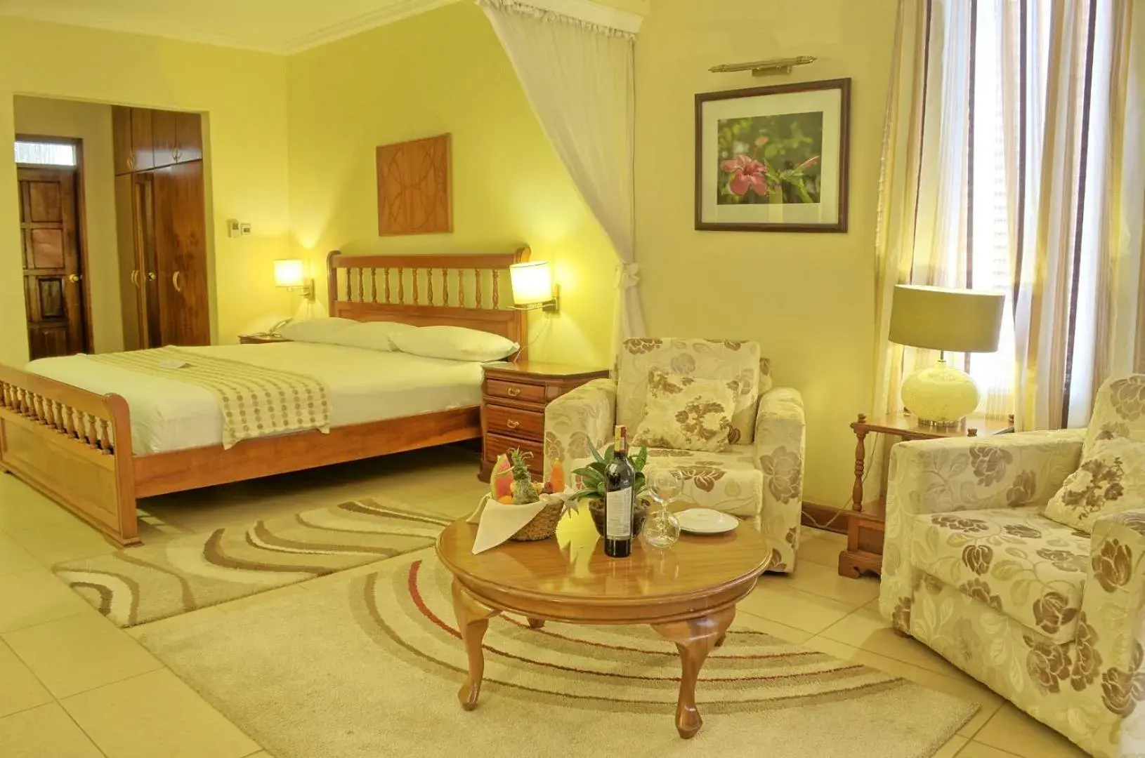 Executive Suite - single occupancy in Sovereign Hotel Executive Suite - single occupancy in Sovereign Hotel