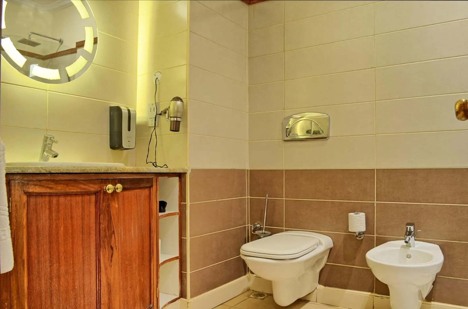 Bathroom in Sovereign Hotel