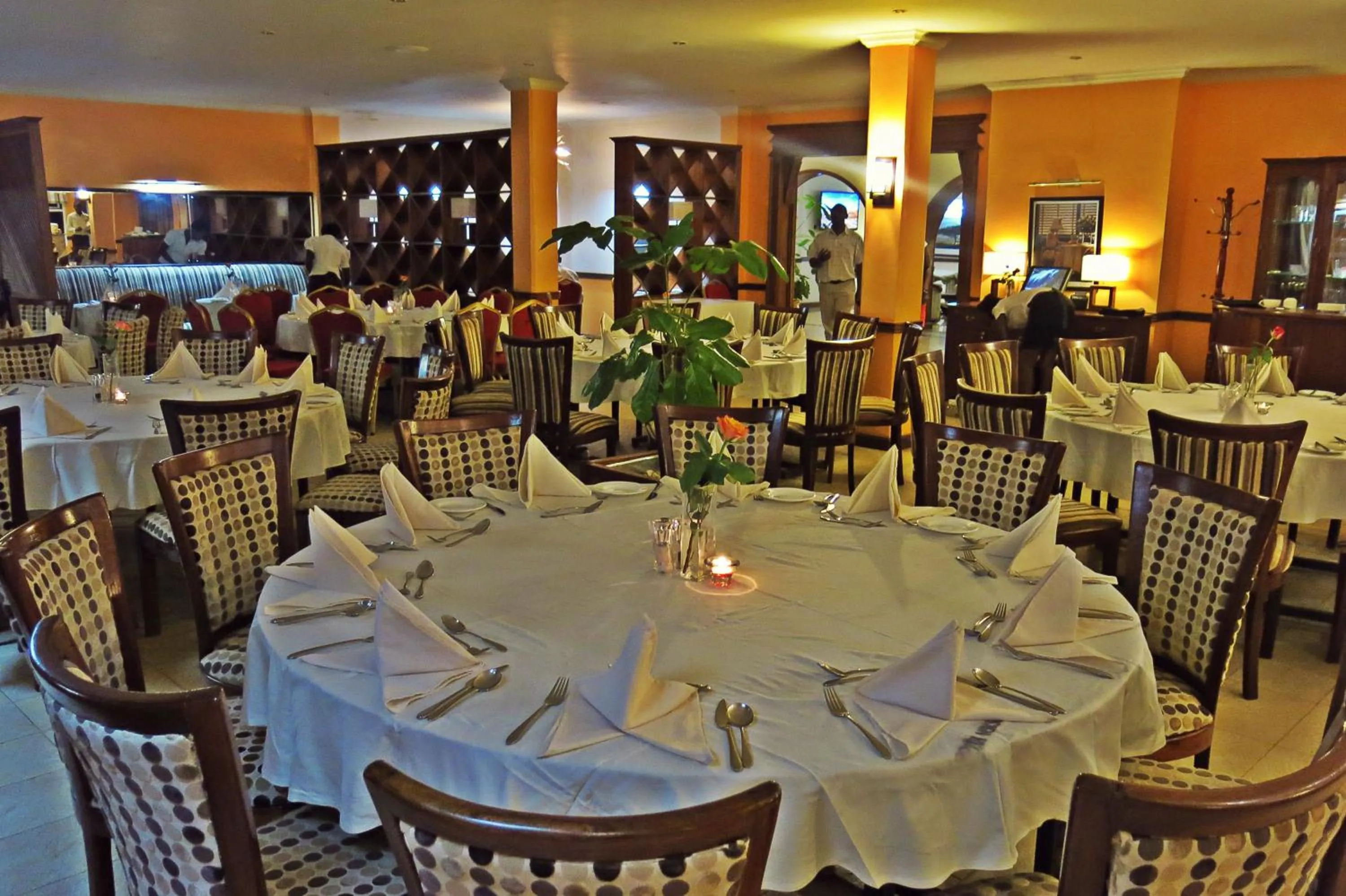 Restaurant/places to eat in Sovereign Hotel