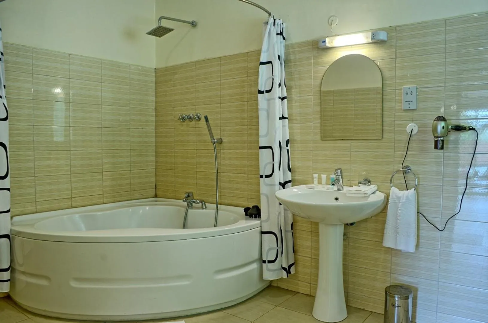 Bathroom in Sovereign Hotel