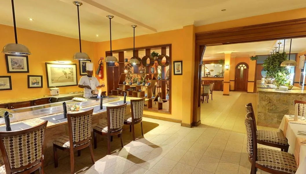 Restaurant/places to eat in Sovereign Hotel