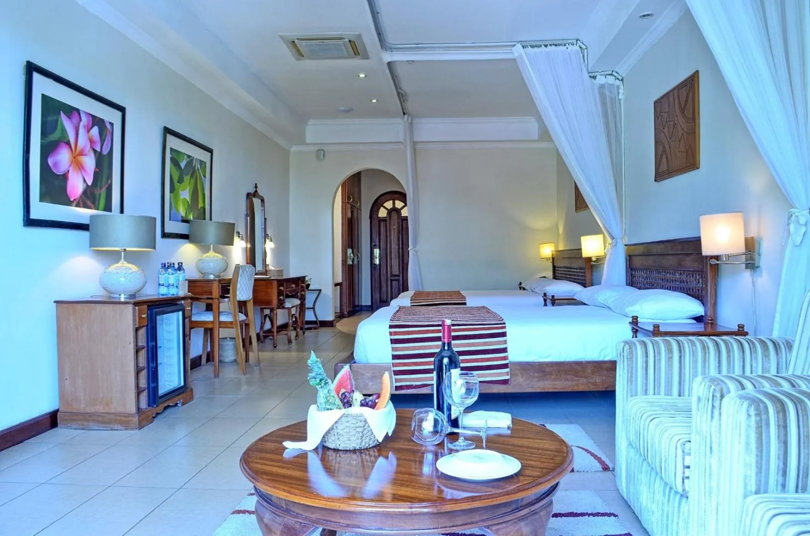 Photo of the whole room, Bed in Sovereign Hotel