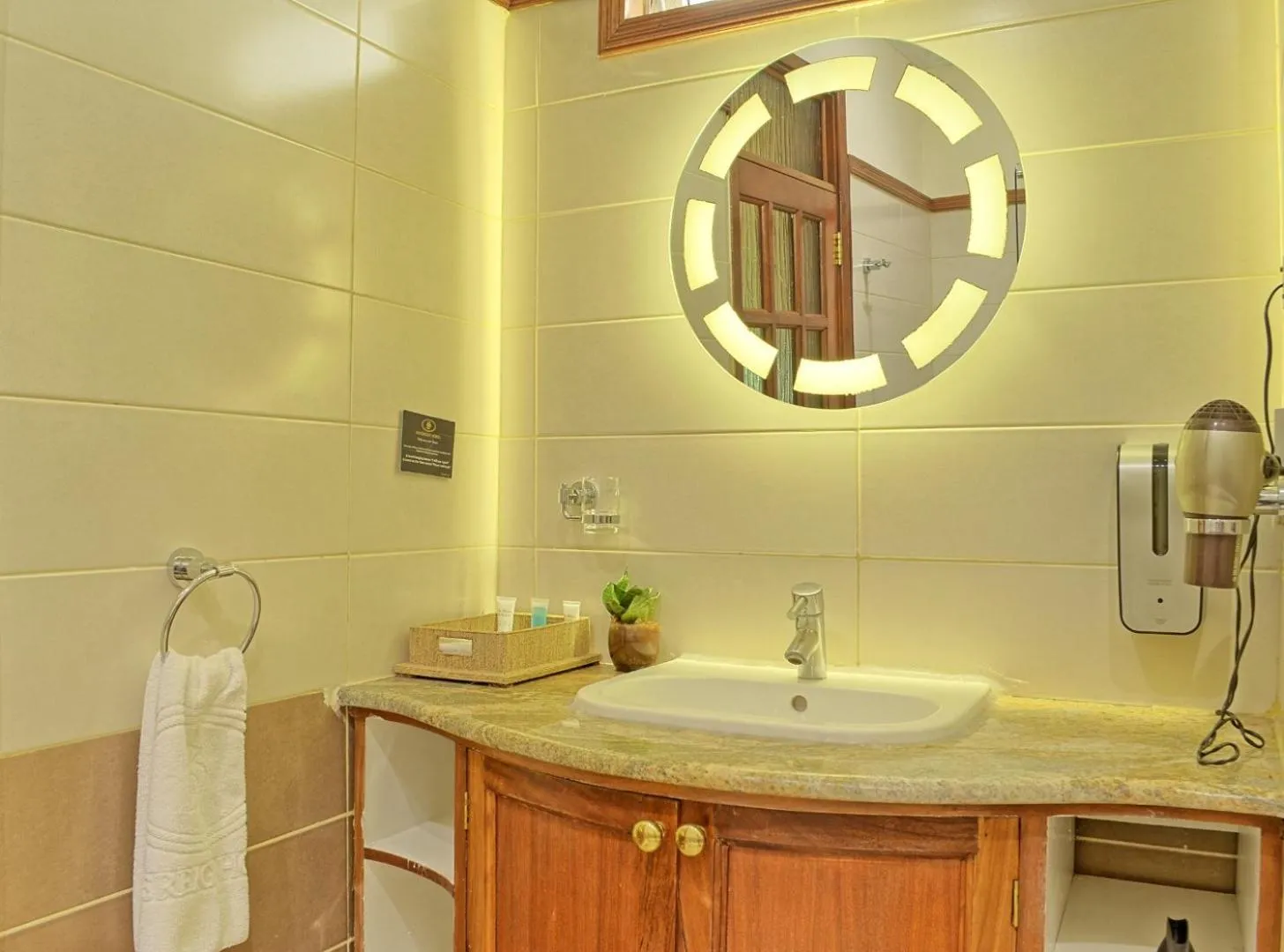 Bathroom in Sovereign Hotel