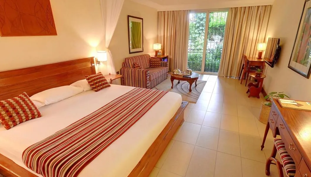 Photo of the whole room, Bed in Sovereign Hotel