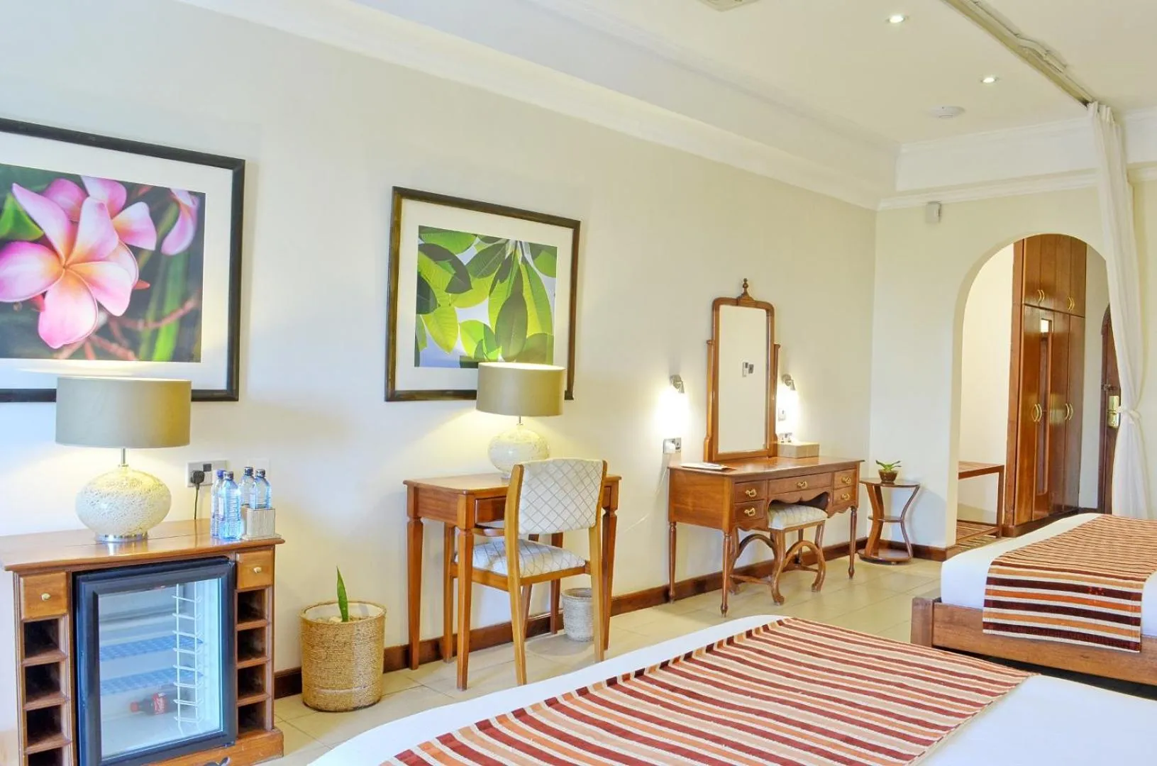 Photo of the whole room, Bed in Sovereign Hotel