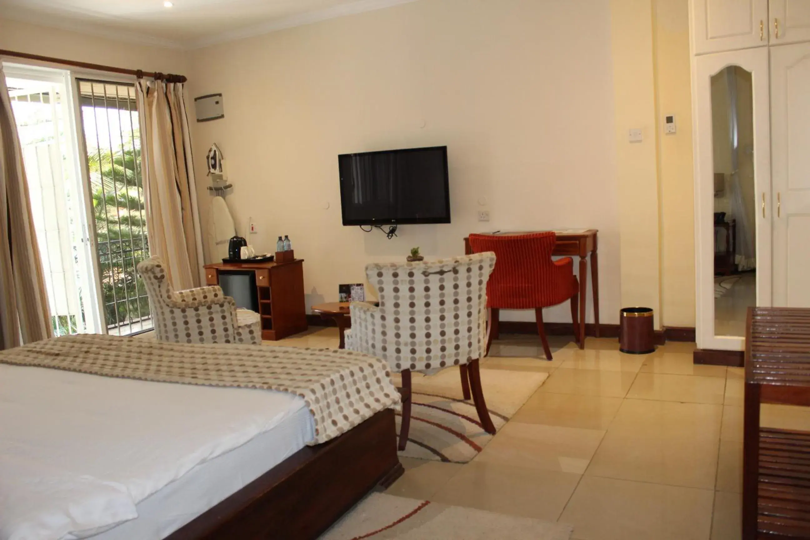 Standard Double Room - single occupancy in Sovereign Hotel Standard Double Room - single occupancy in Sovereign Hotel