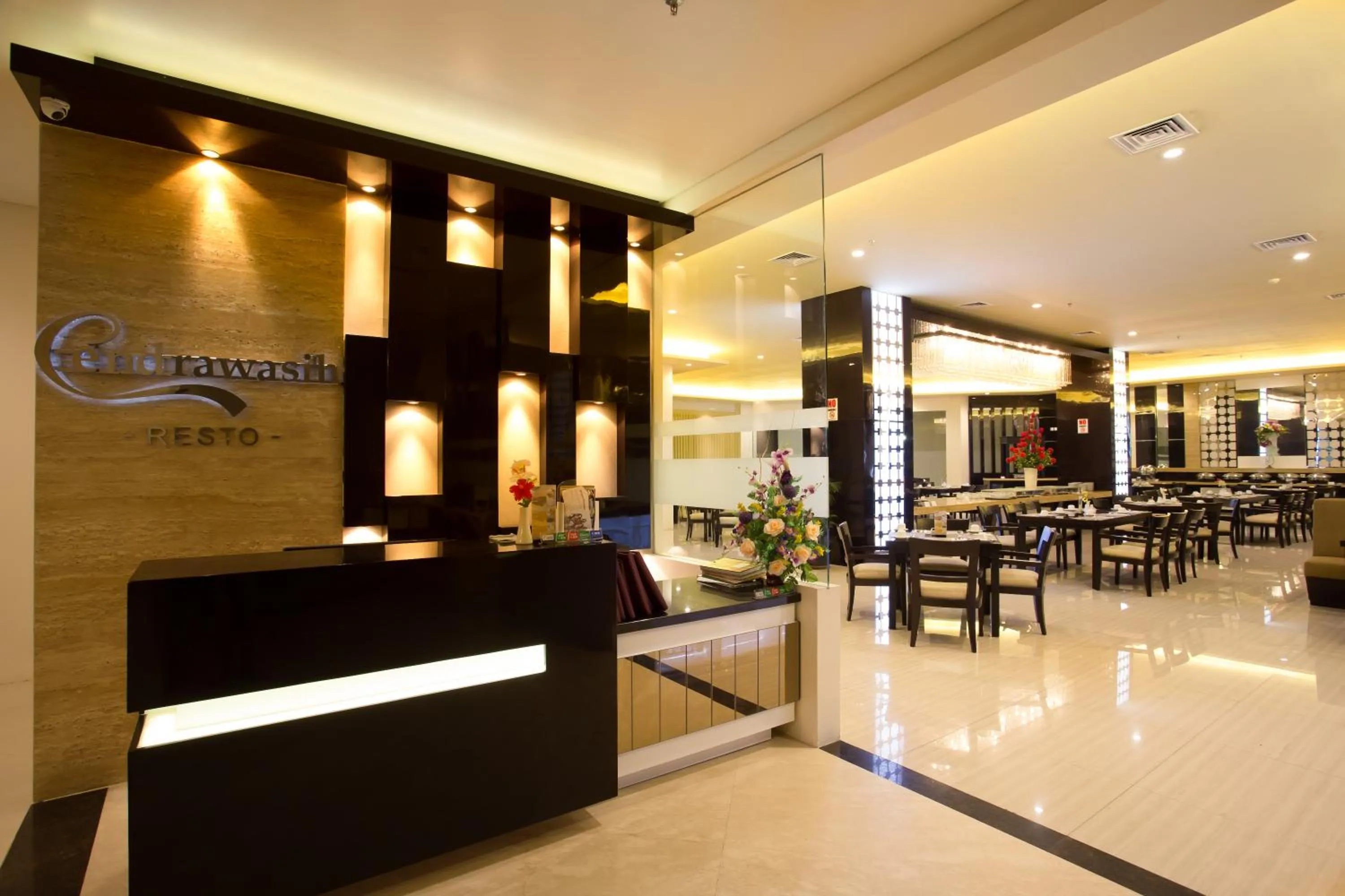 Restaurant/places to eat in Golden Palace Hotel Lombok