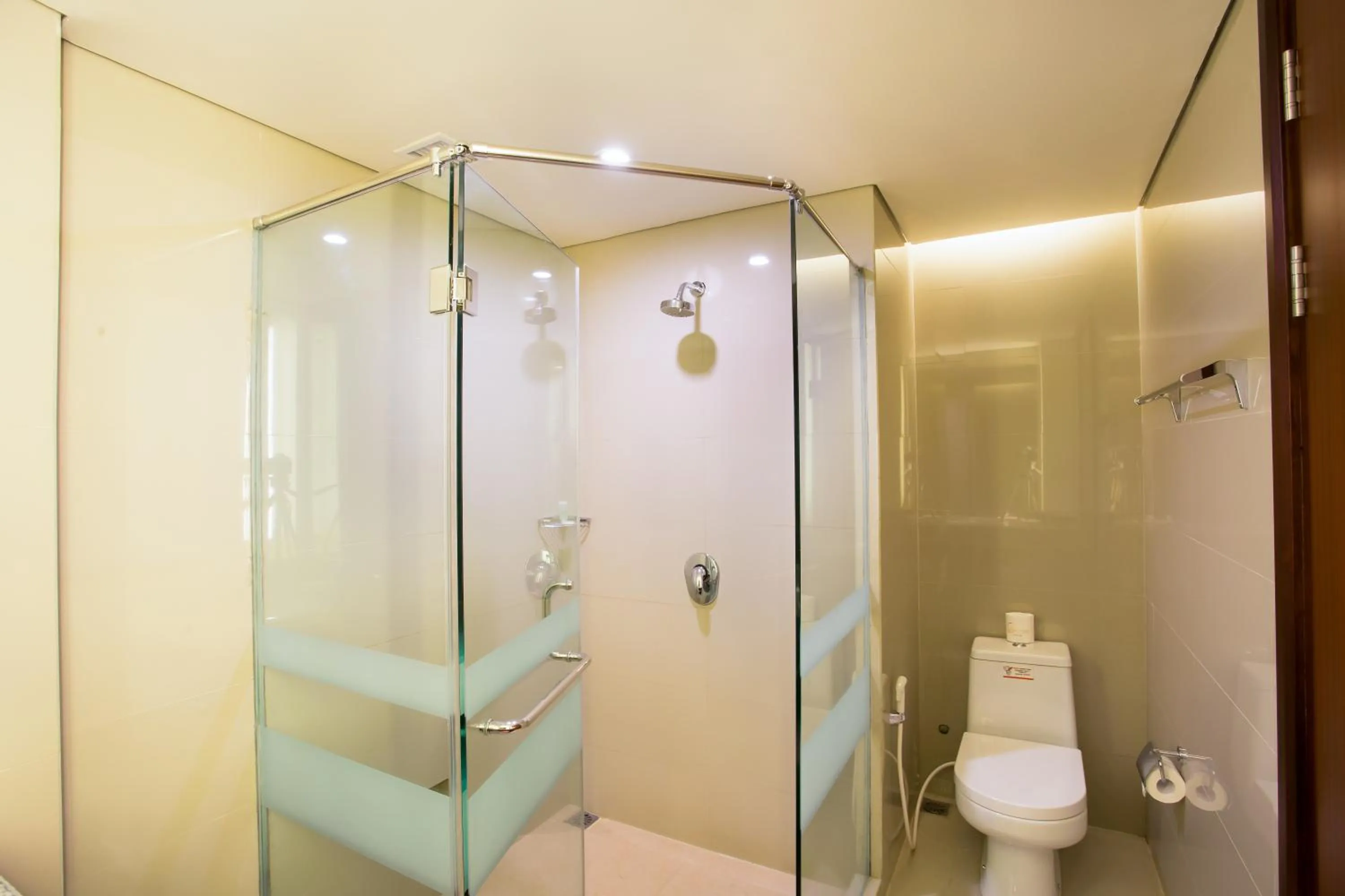 Shower in Golden Palace Hotel Lombok