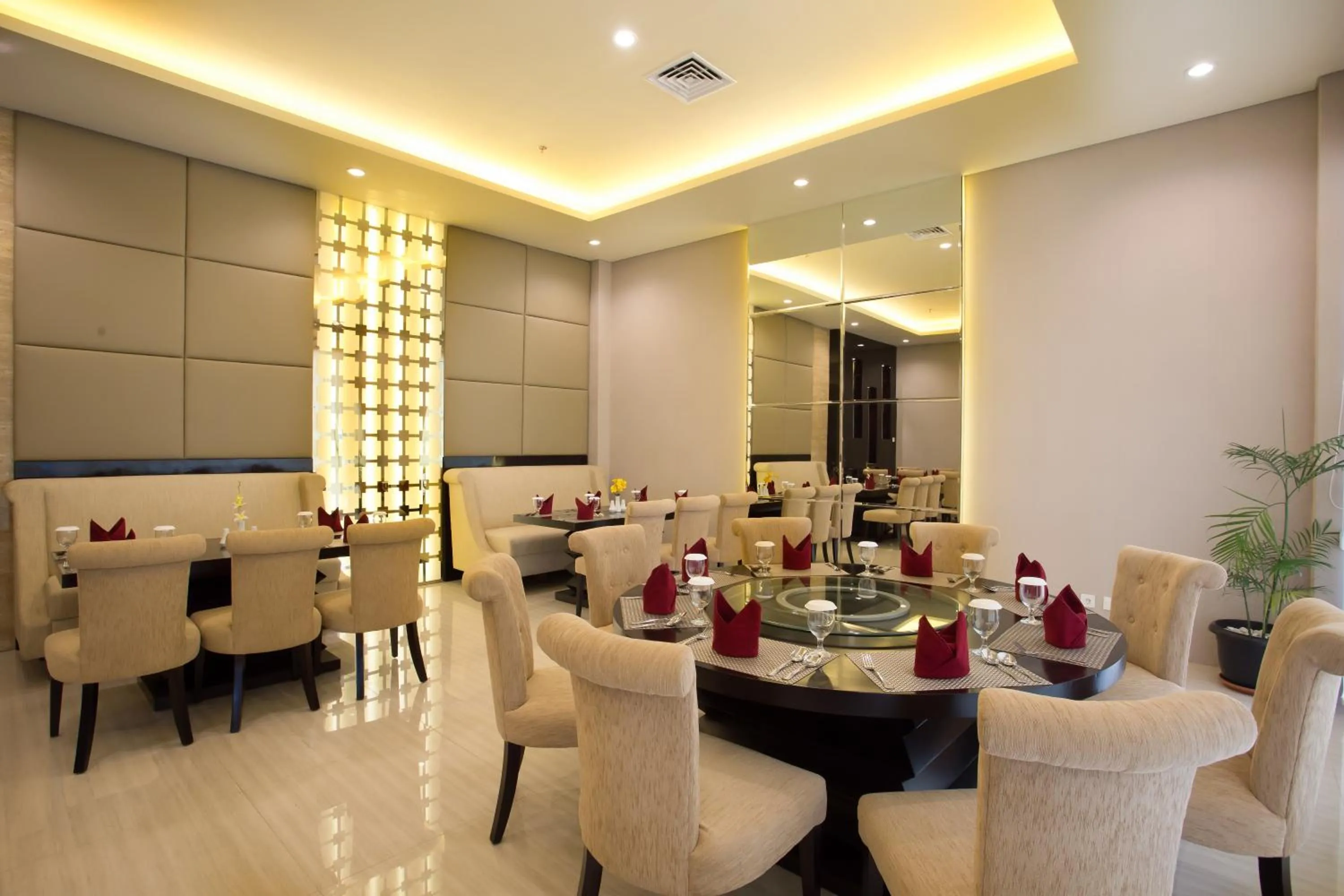 Restaurant/places to eat in Golden Palace Hotel Lombok