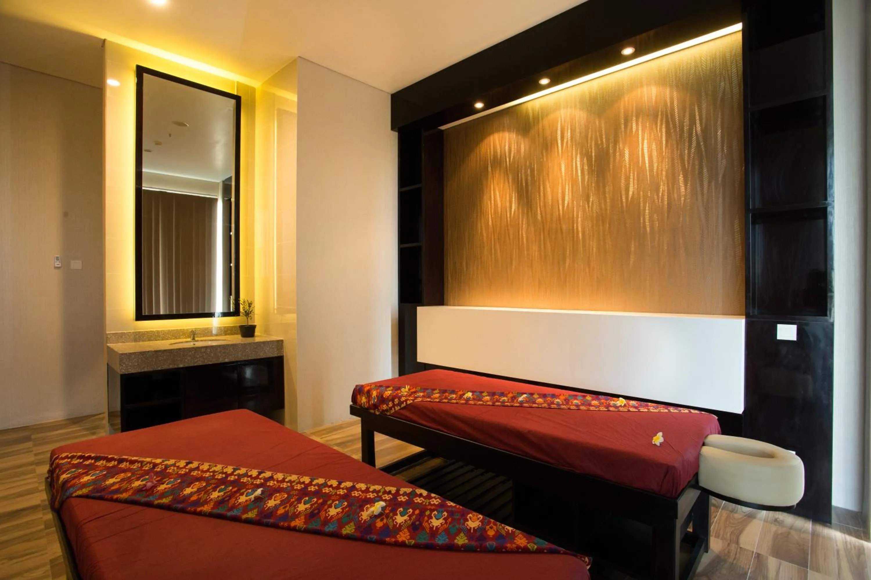 Spa and wellness centre/facilities, Bed in Golden Palace Hotel Lombok