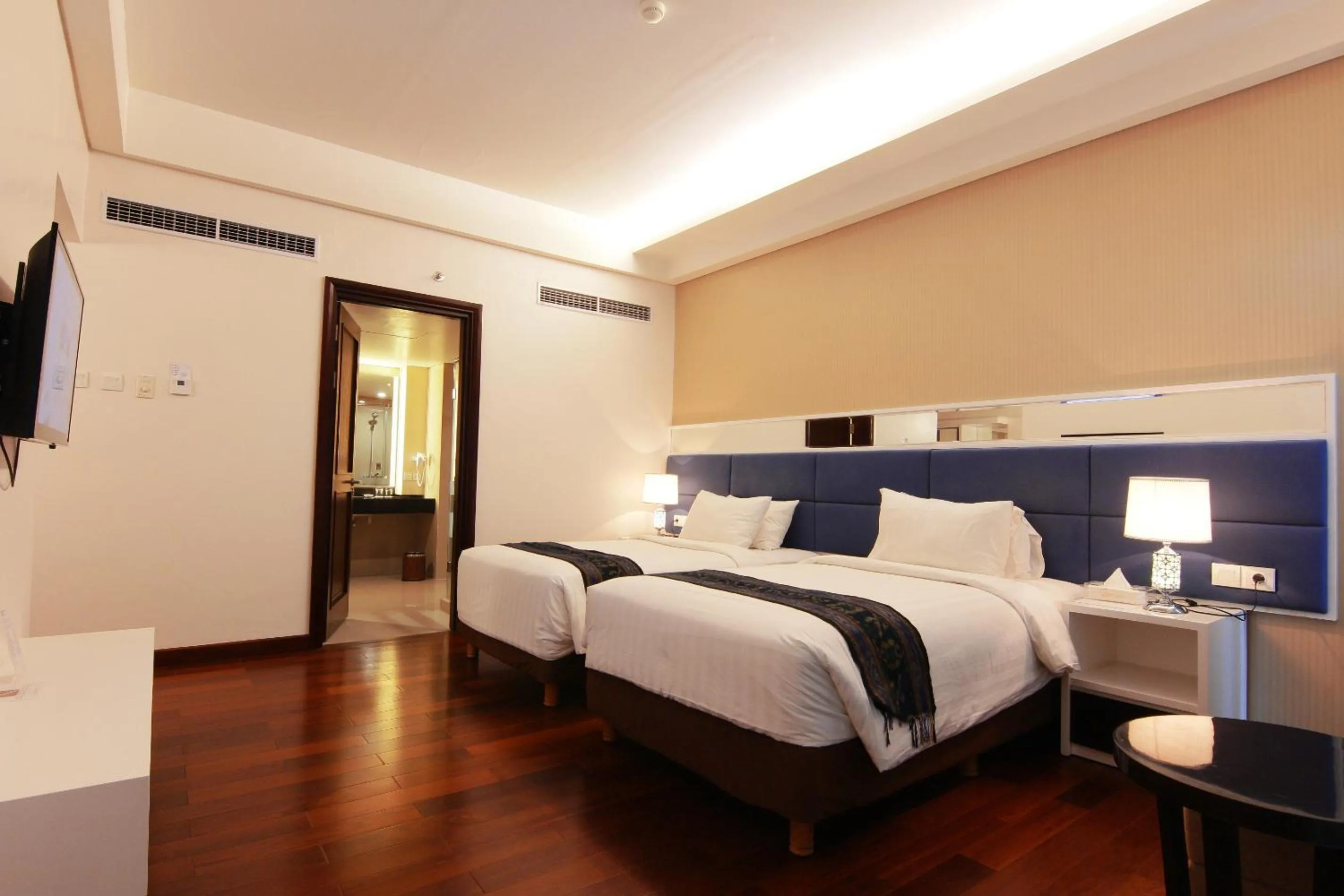 Bed in Golden Palace Hotel Lombok